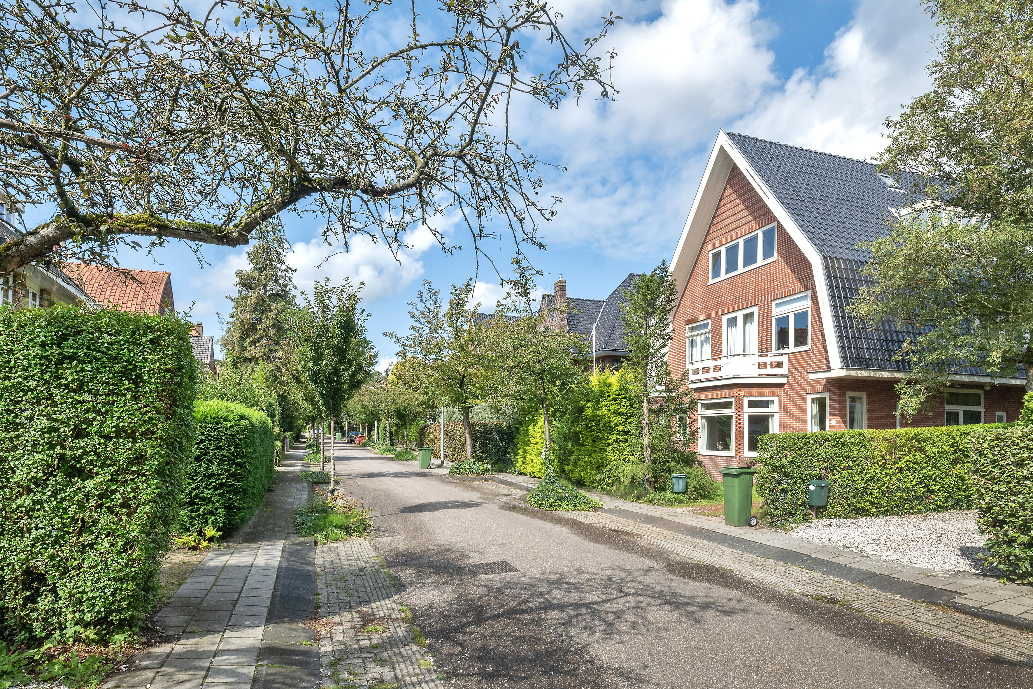 Heibel in Aerdenhout: bewoners willen geen struikelstenen voor de deur. Stichting Zikaron vindt het 