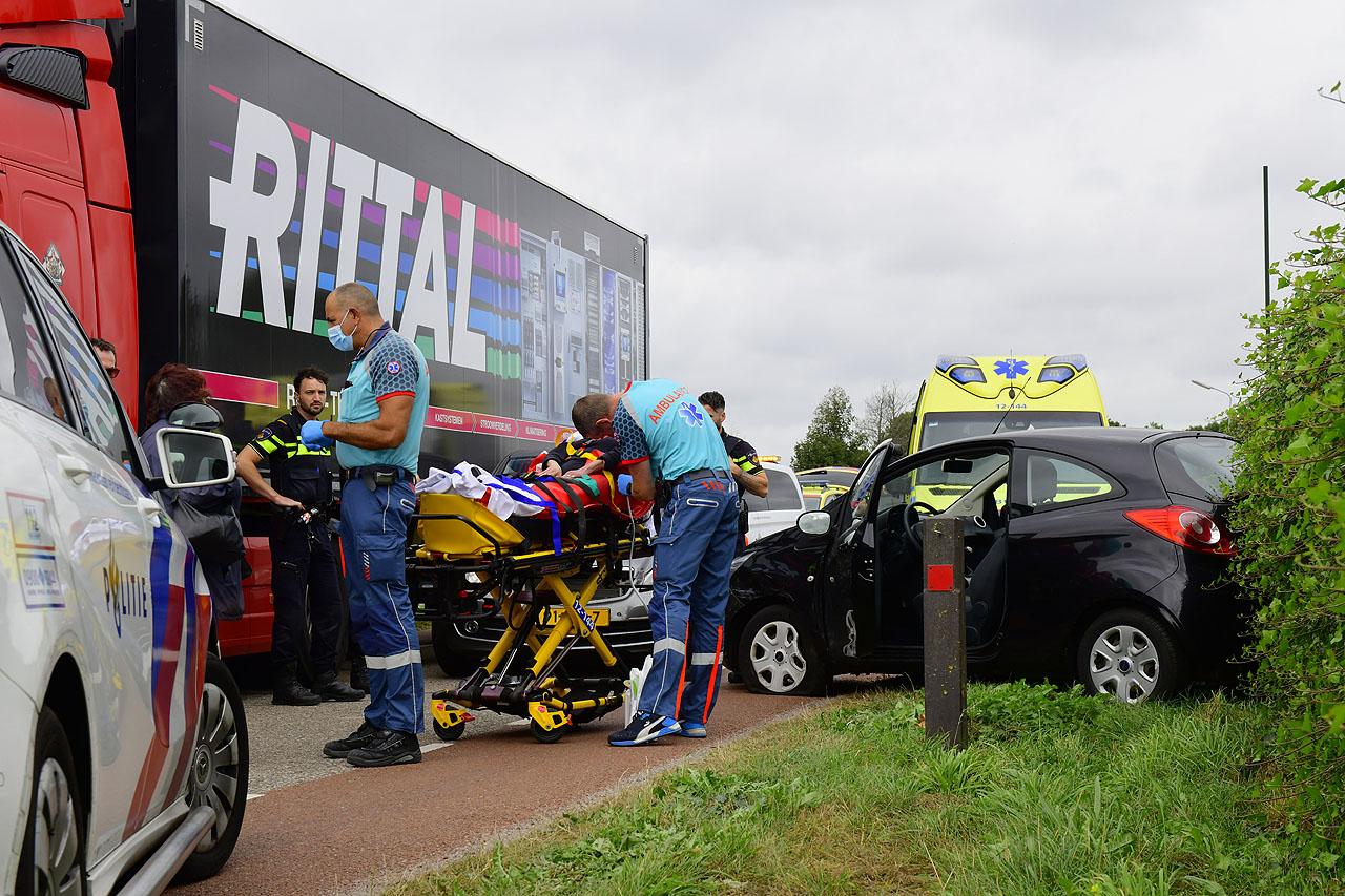 Automobiliste gewond bij aanrijding op Bennebroekerdijk in Zwaanshoek