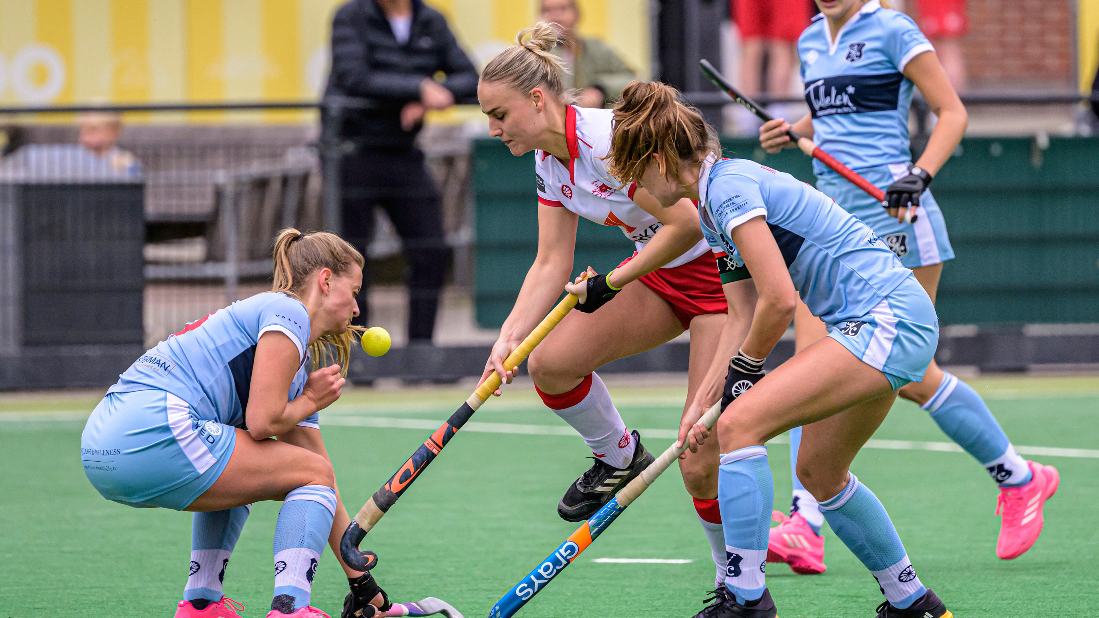 Rood-Wit falls one goal short of epic comeback. Hockey players score three times in final quarter