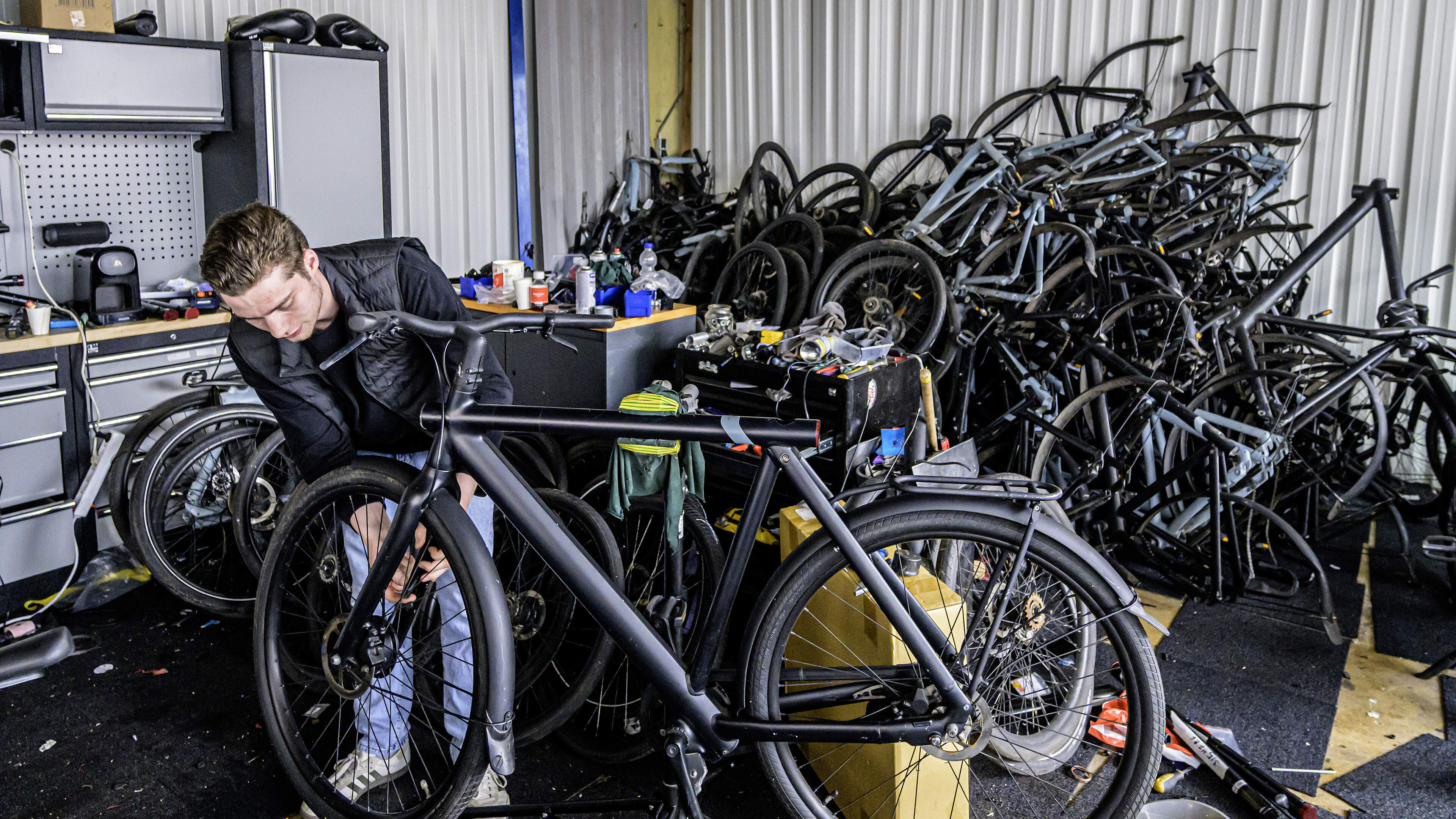 Floris Galjaard (21) profits from VanMoof's collapse: 'I thought, there’s a business in that'