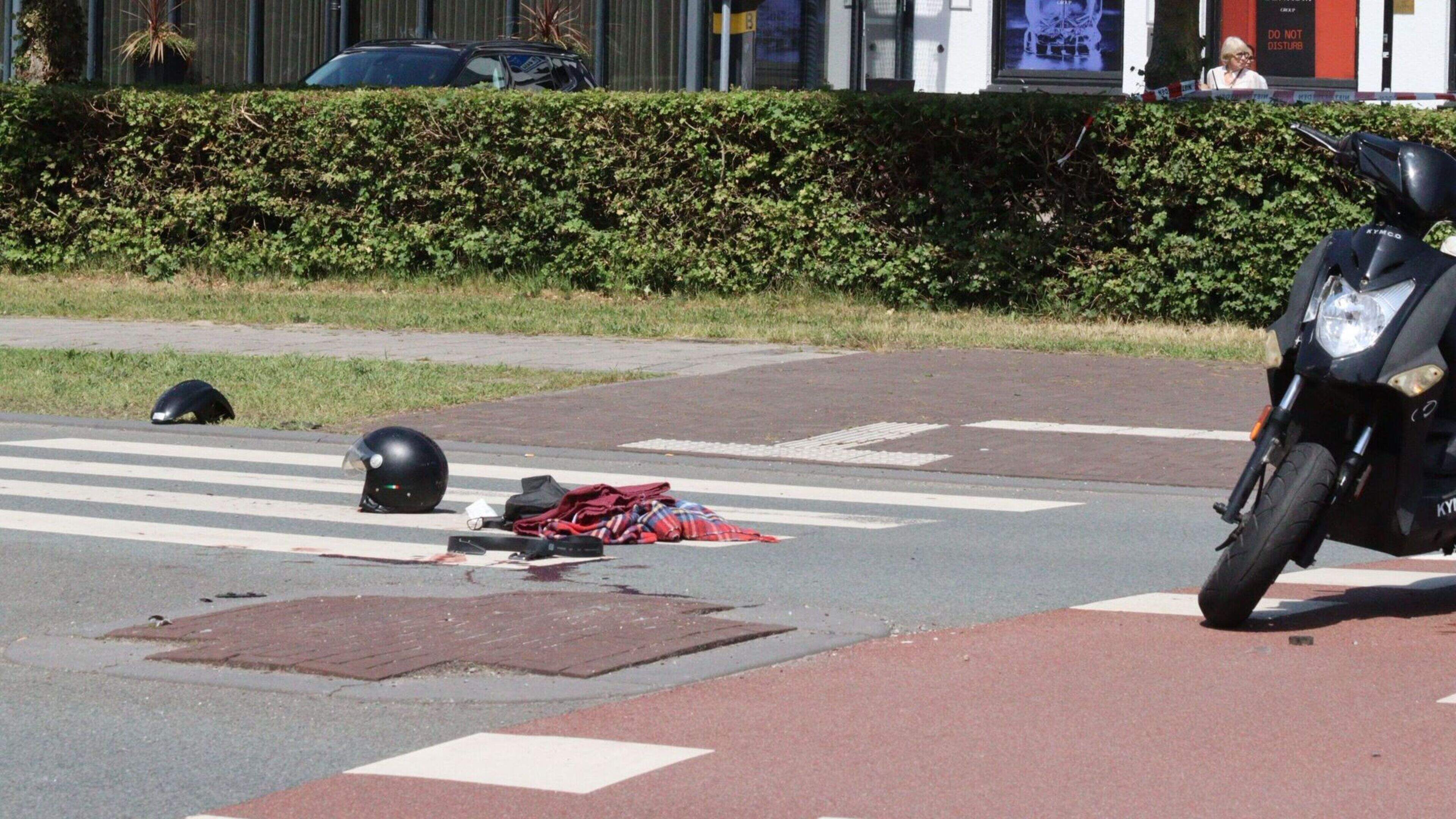 Two injured in scooter accident on Kruisweg in Hoofddorp, roundabout closed