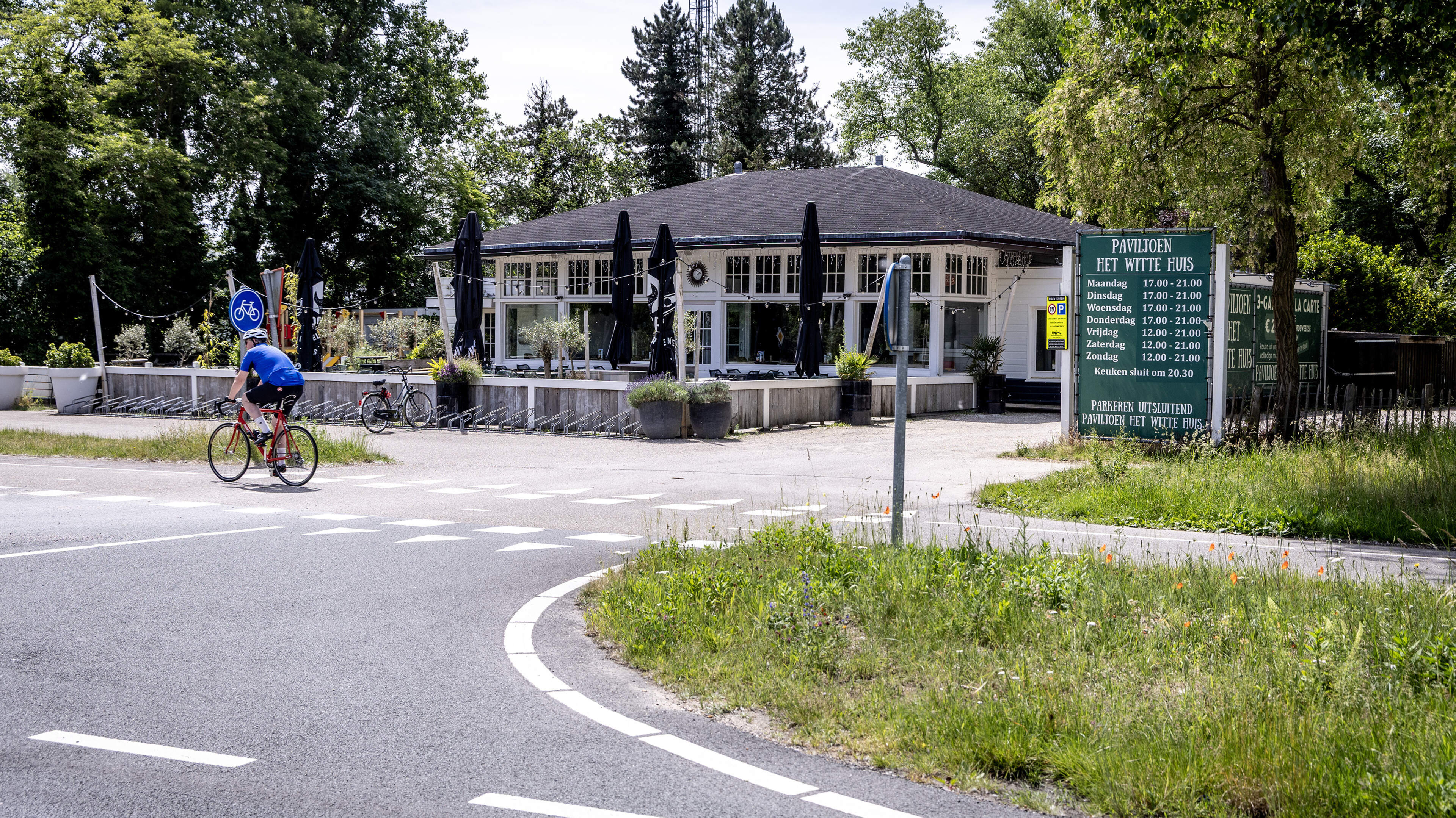 Het Witte Huis pavilion on Zeeweg must leave by end of summer as Bloemendaal plans to sell site