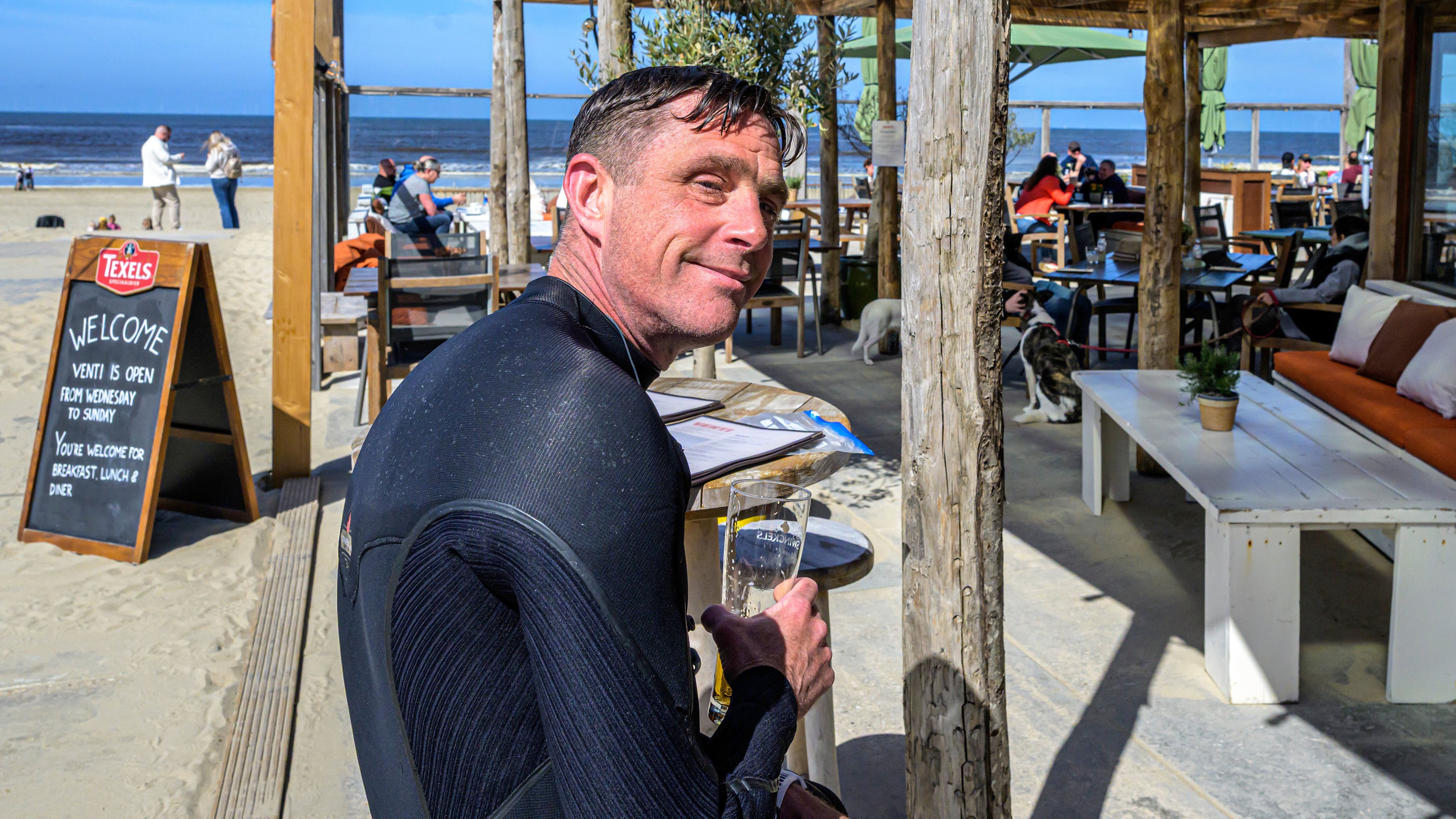 Smoke-free beach zones introduced with a friendly approach: ‘Smoking next to families with children caused irritation’