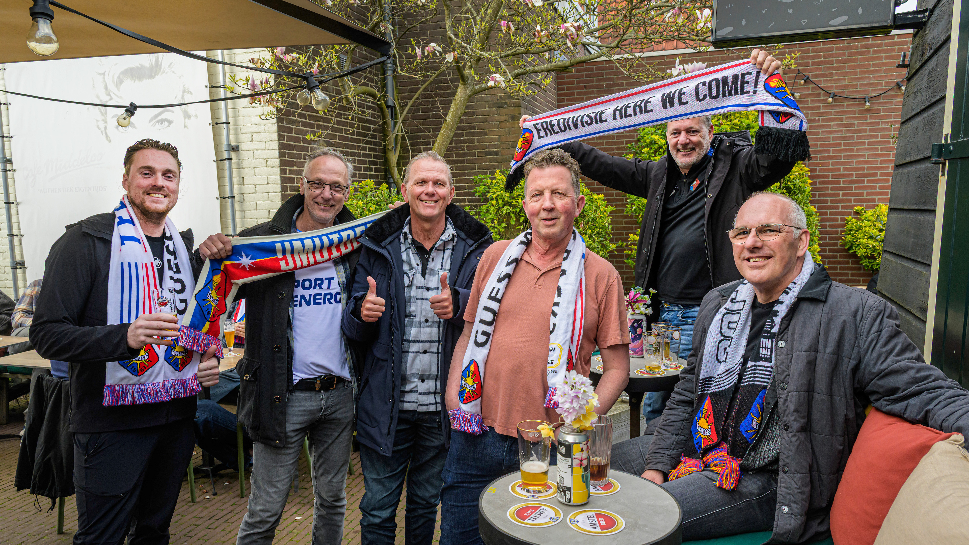 On Telstar match days, Café Middeloo turns into a real football pub: ‘Telstar IJmuiden!!!’