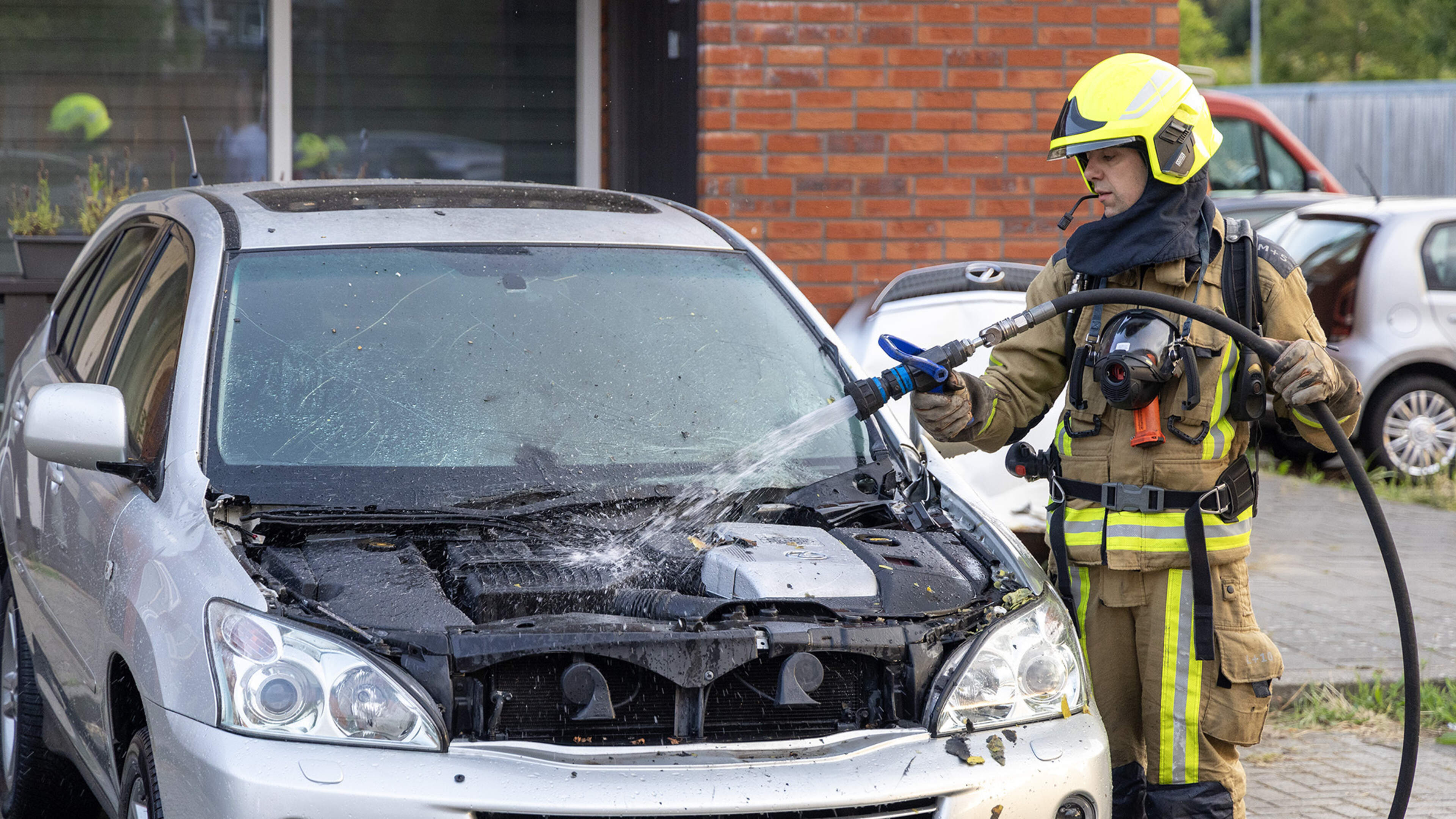 Zoektocht naar verdachte van autobrand in Cruquius