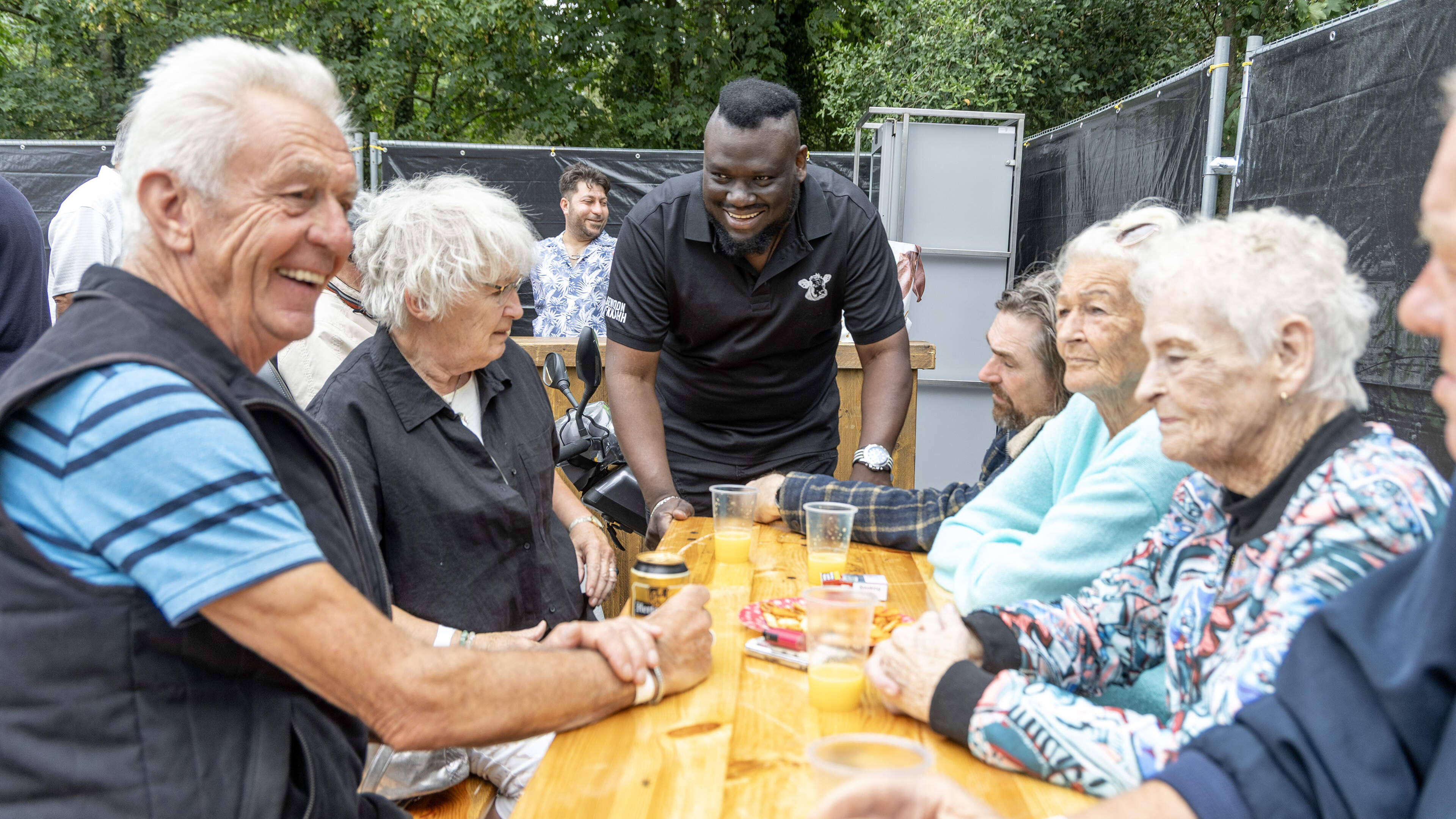 First time something fun is happening here: neighborhood barbecue in IJmuiden problem area is a hit