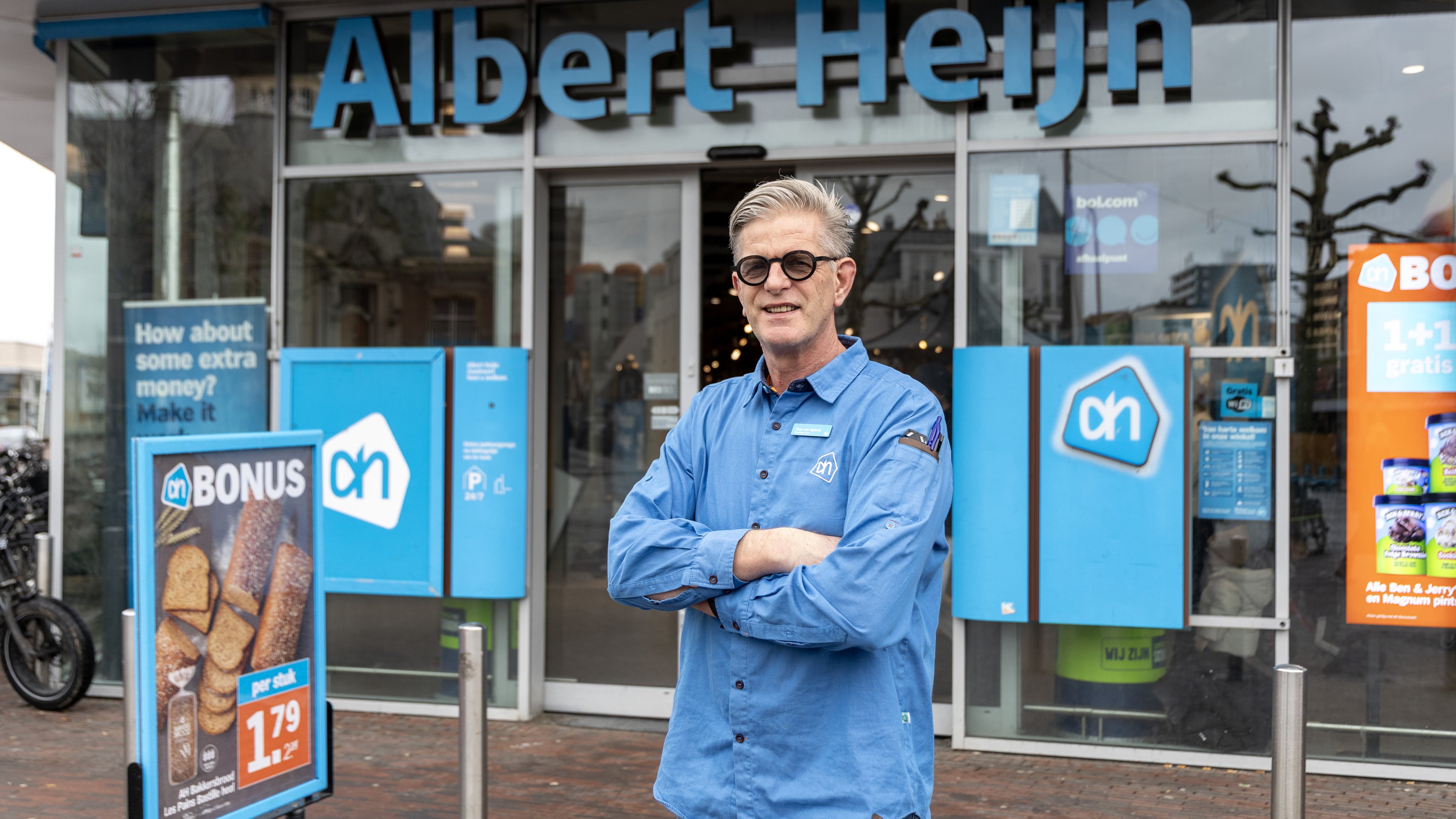 From shelf stacker to fresh produce manager: Peter from Haarlem marks 50 years at Albert Heijn. 'Back then there was only white and brown bread'