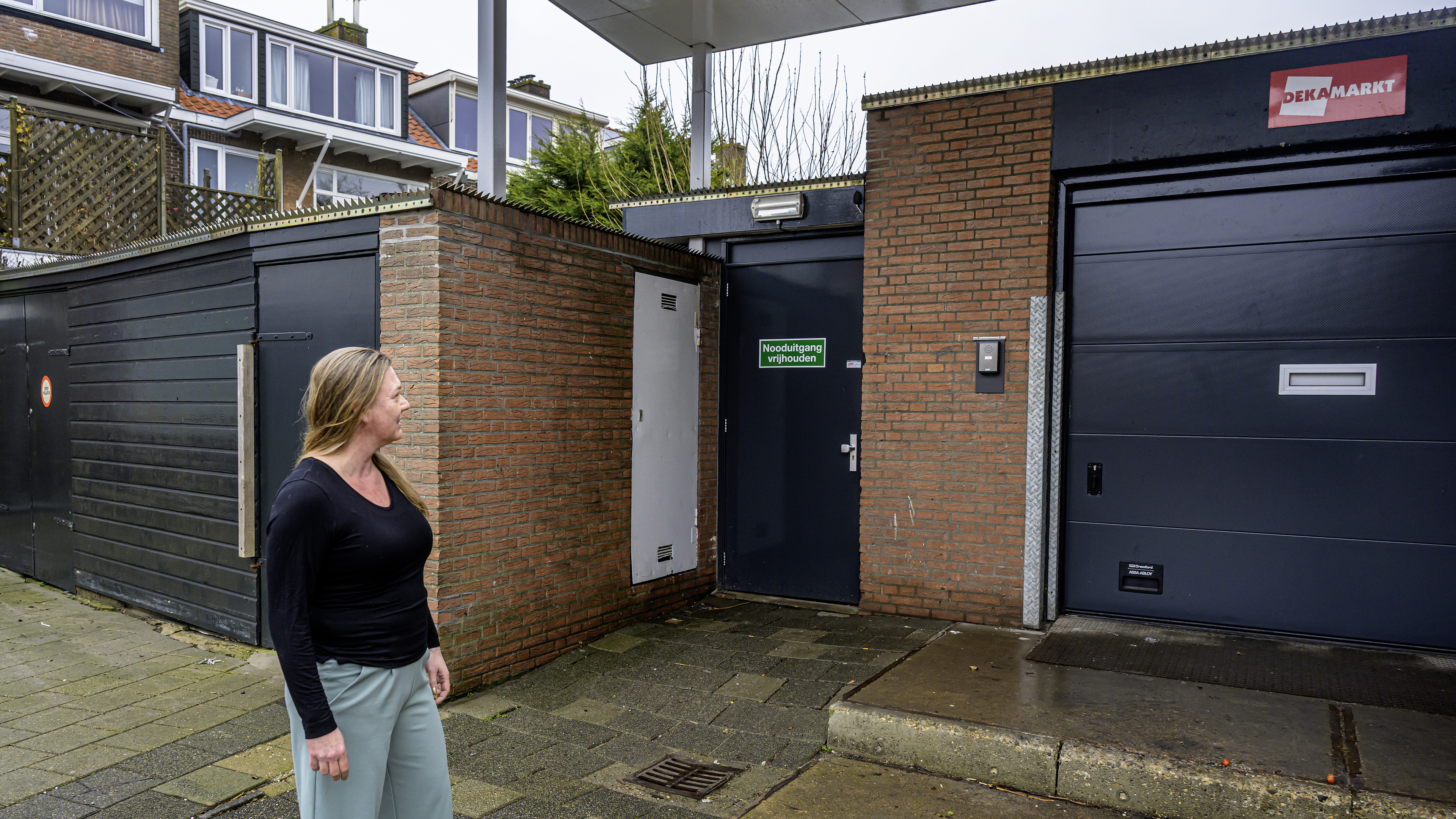 New power box at Deka on Meester Cornelisstraat causes noise nuisance for Sanne: 'Buzzing day and night. It’s driving me crazy'