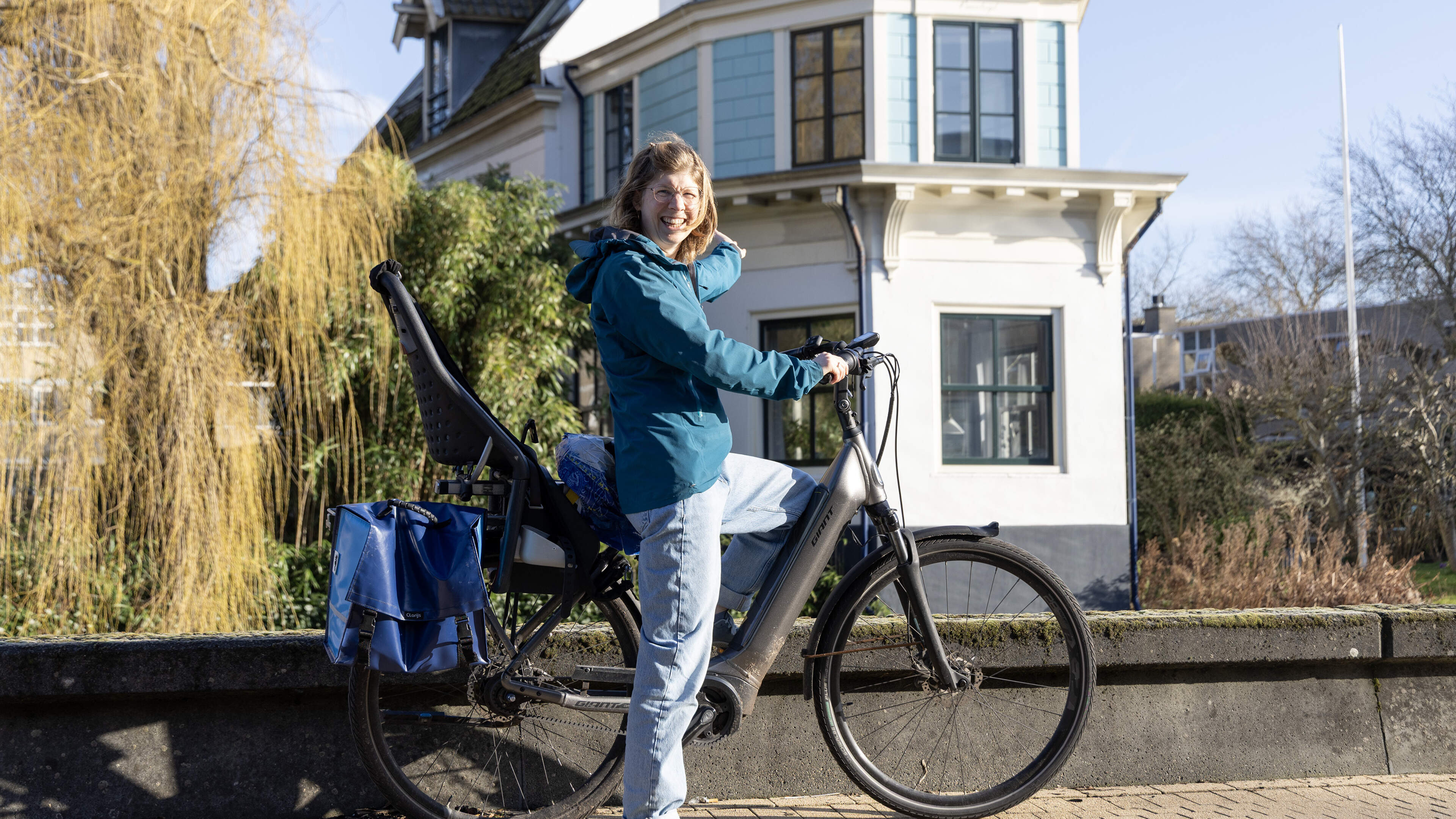 Bike tour with cultural historian Karen past the heritage gems in Haarlem's suburbs: ‘They have stories just as interesting as the city center’
