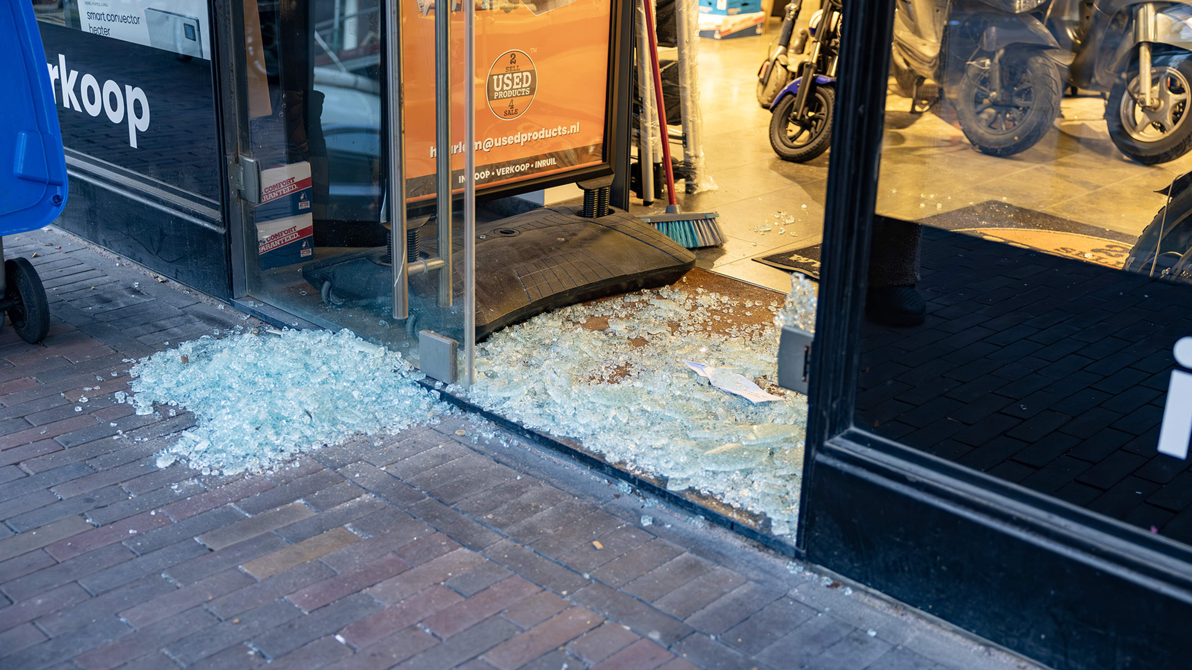 Burglary at Used Products store in Haarlem