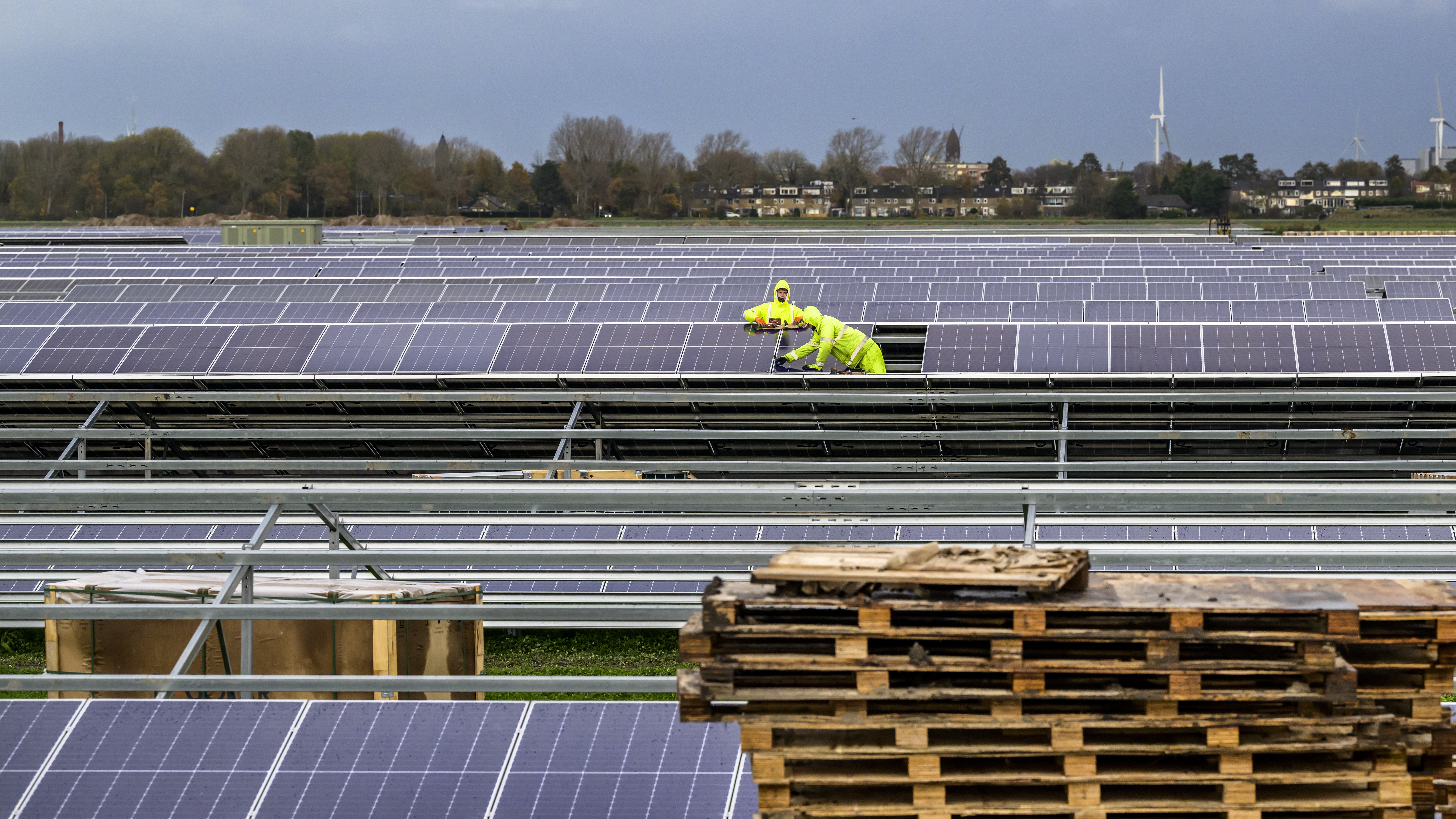 Zonnepanelen zorgen inderdaad voor hinder bij Polderbaan, ’maar ze voldoen aan de richtlijnen’
