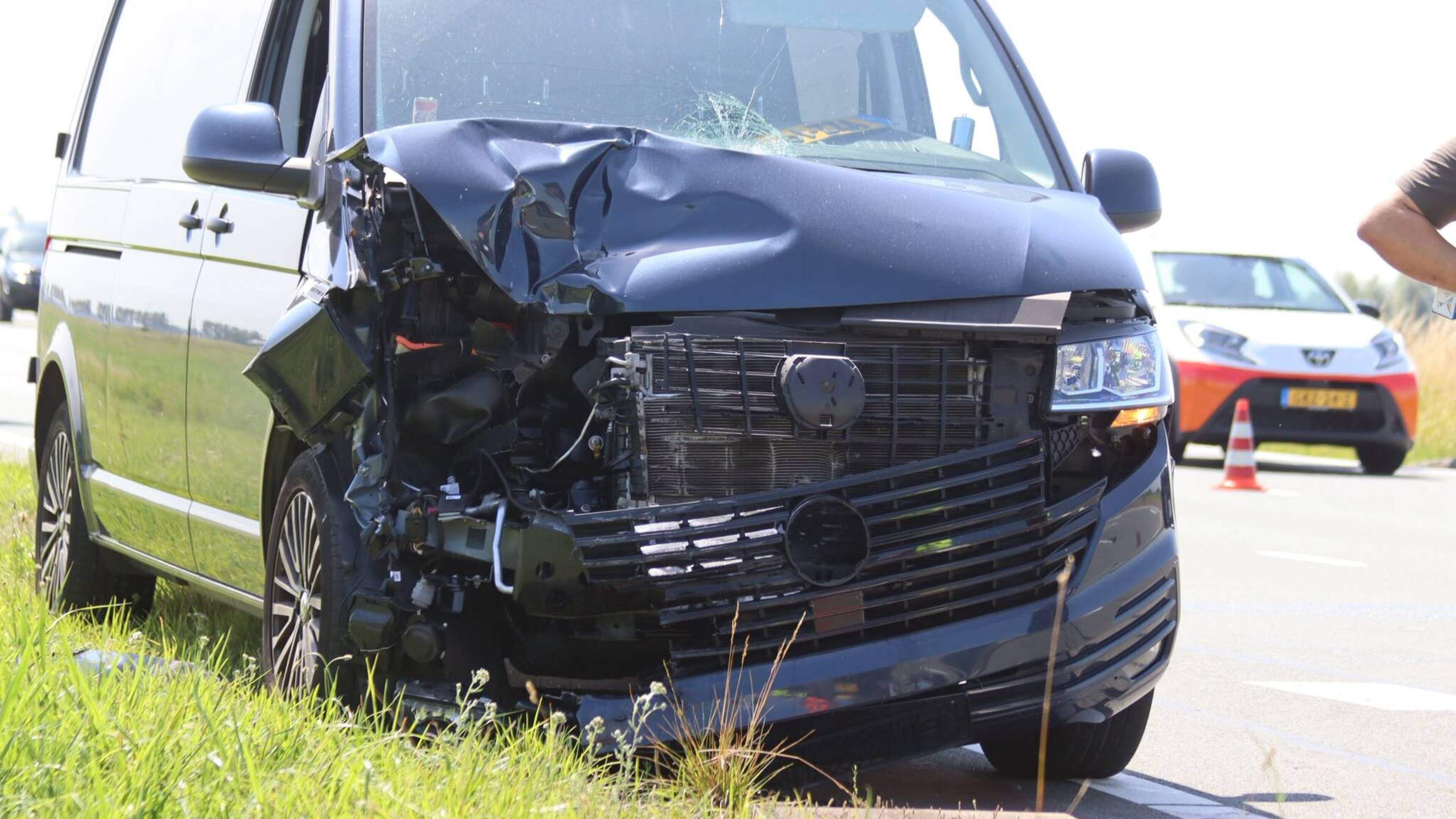 Significant damage in rear-end collision on N205 near Vijfhuizen