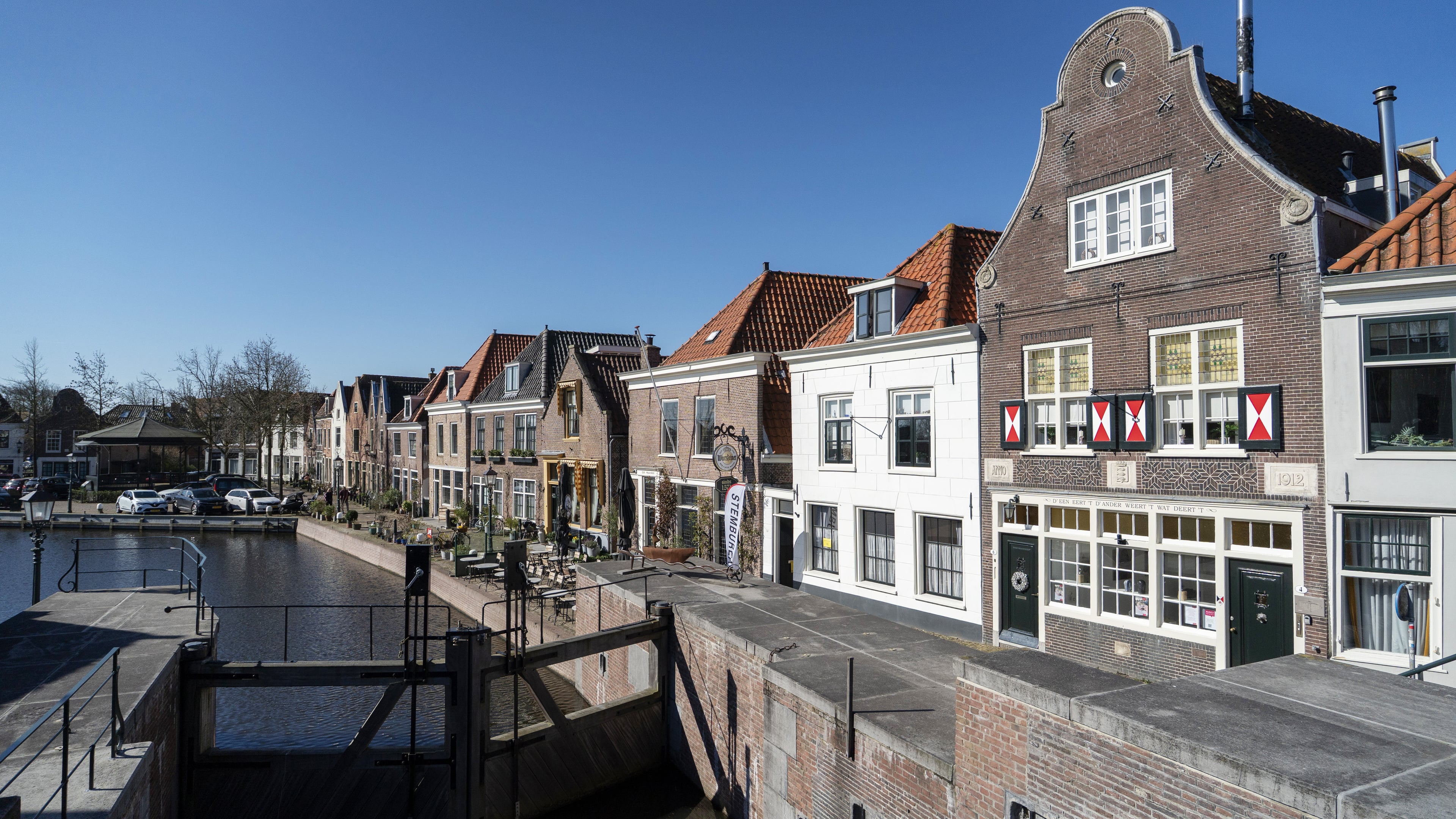 Speed cameras to keep trucks off fragile Spaarndam locks: 'Woerdersluis could collapse'