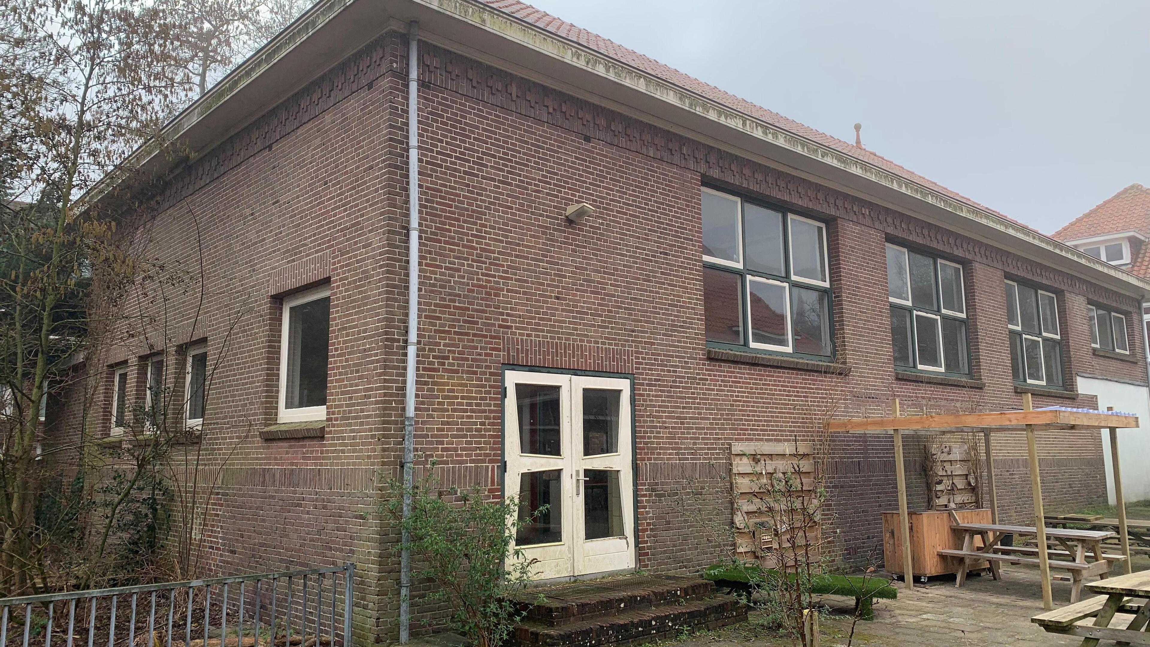 Wat te doen met een grote oude gymzaal in Bennebroek? Bloemendaal krijgt een gebouw cadeau wat het e