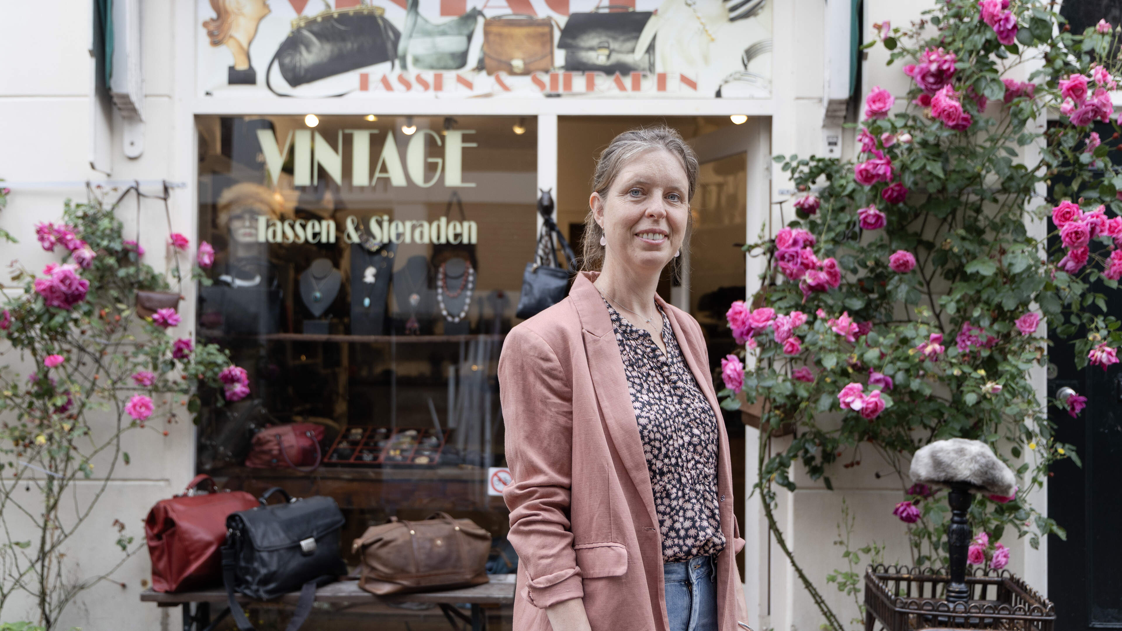 A dignified farewell: ‘Vintage Bags & Jewelry’ in Haarlem opens twice more after sudden death of owner Ida