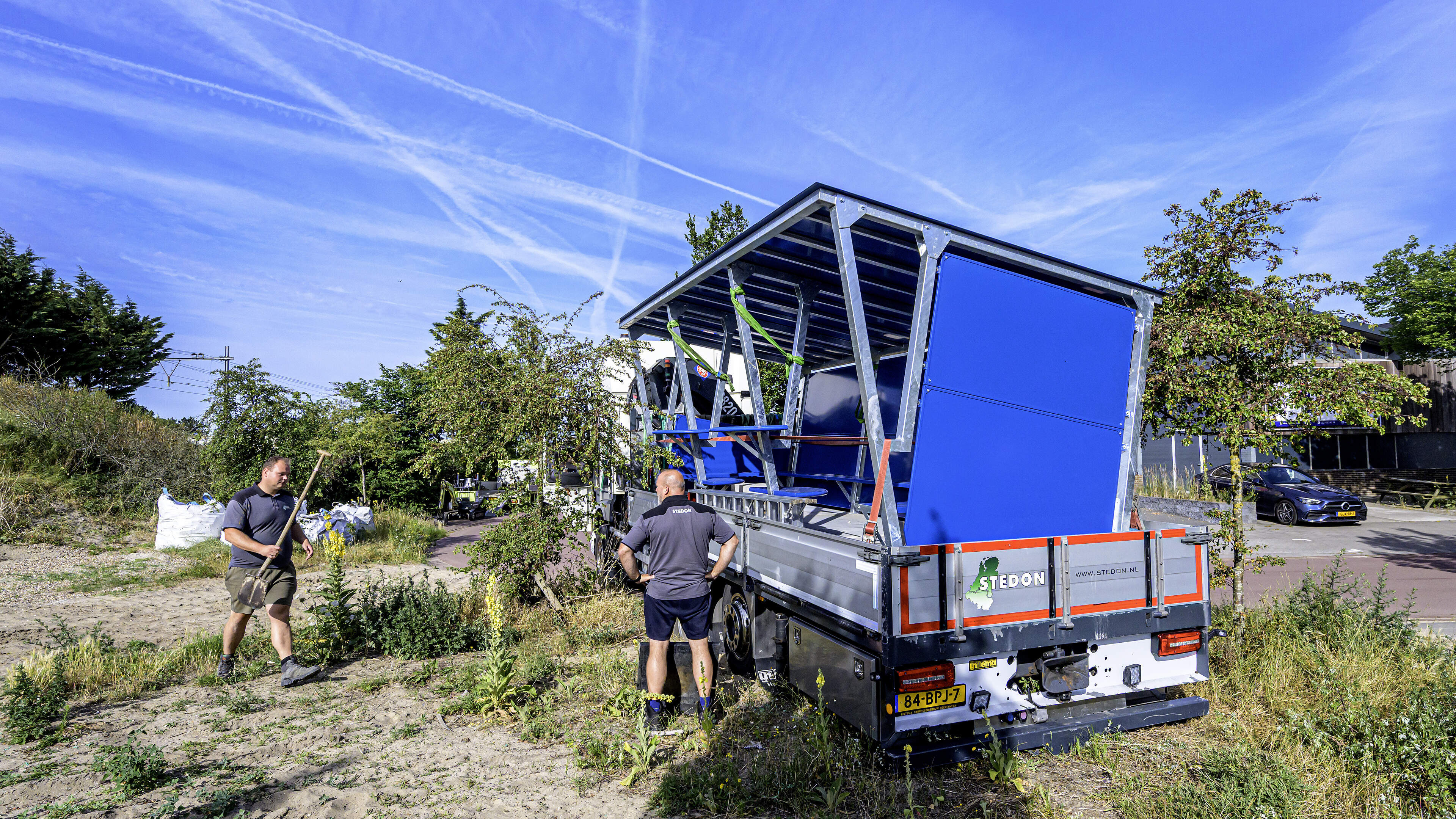 Placing youth center in Zandvoort proves difficult: supplier gets stuck in the dunes