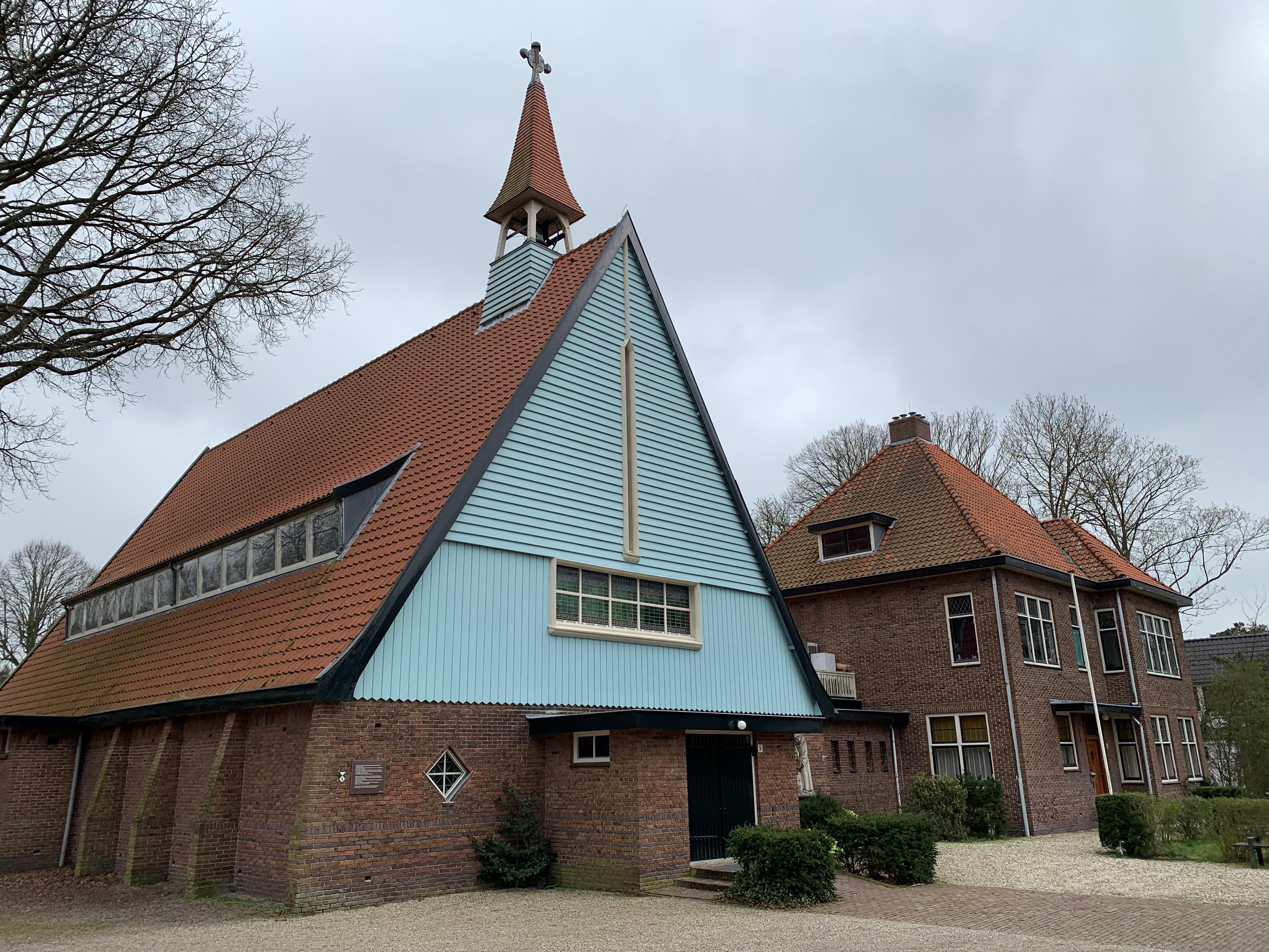 Negentig asielzoekers naar kerk in Aerdenhout en bedrijfsterrein langs de Westelijke Randweg. ’Ik mo