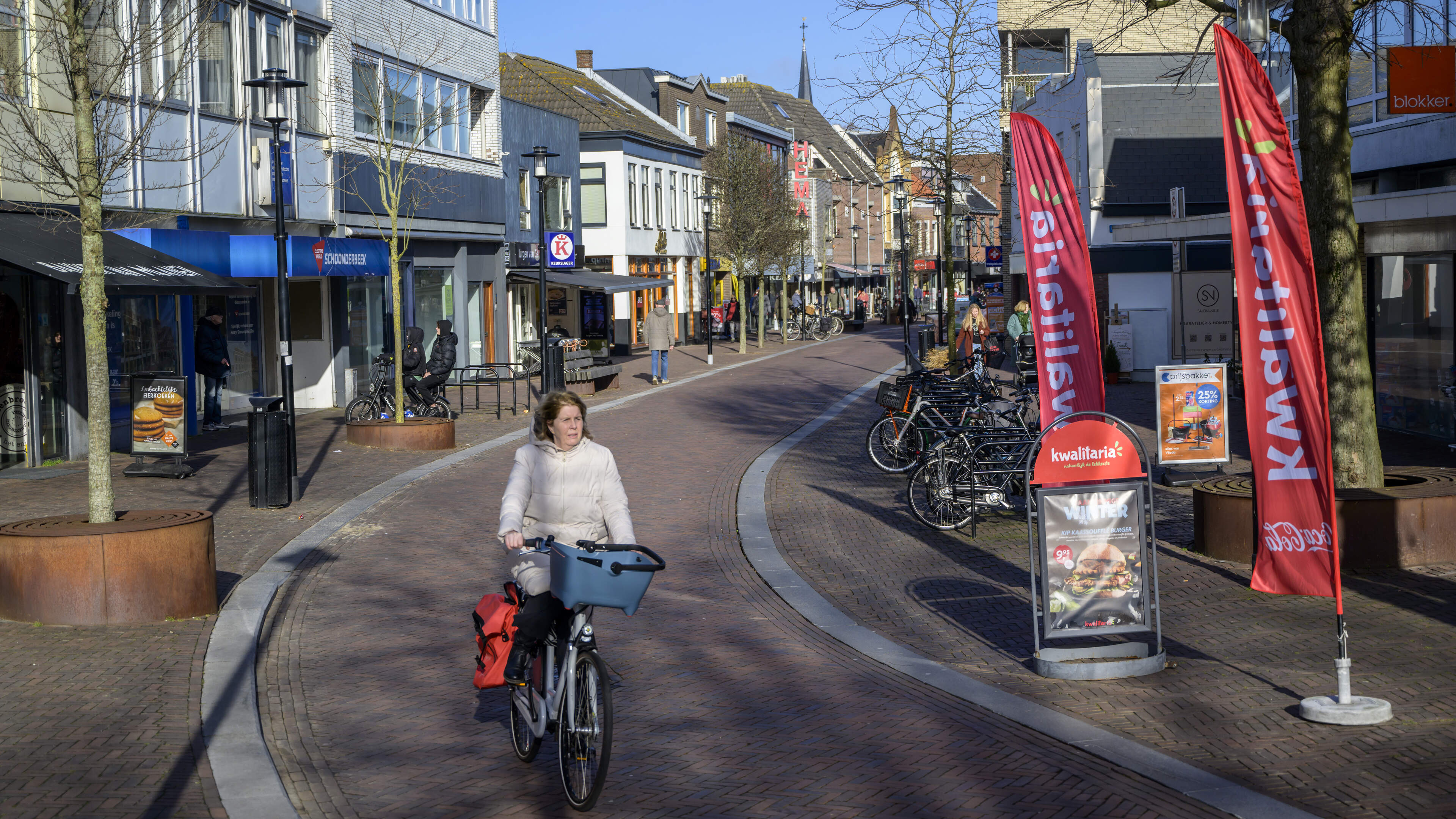 Expensive bollards in Hillegom Main Street still far off