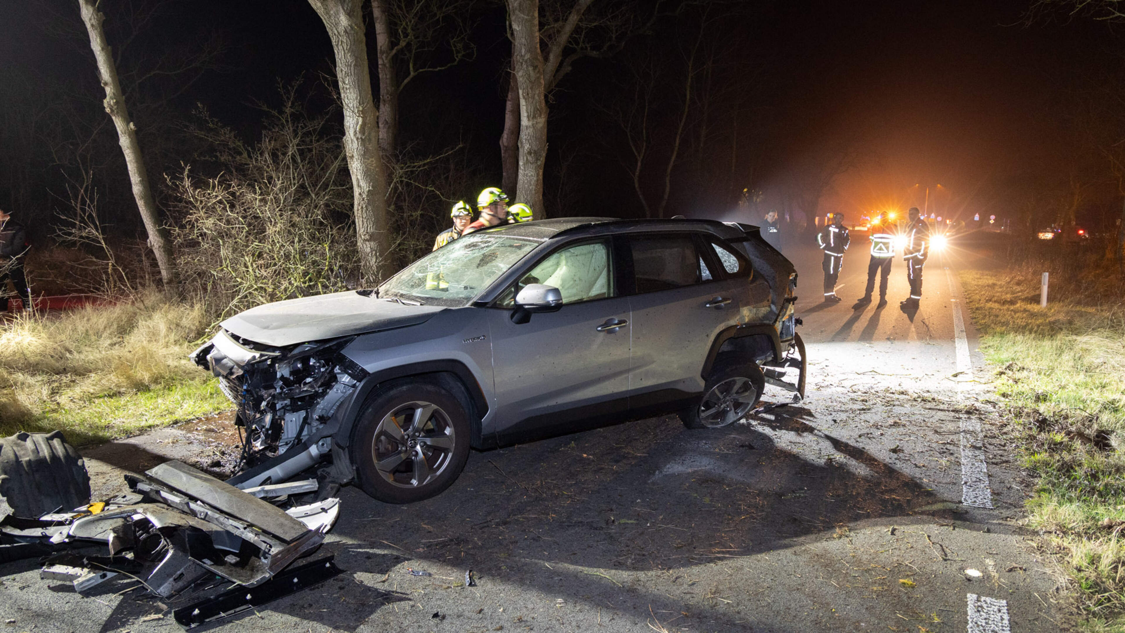 Motorist injured in crash with significant damage in Overveen, Zeeweg closed