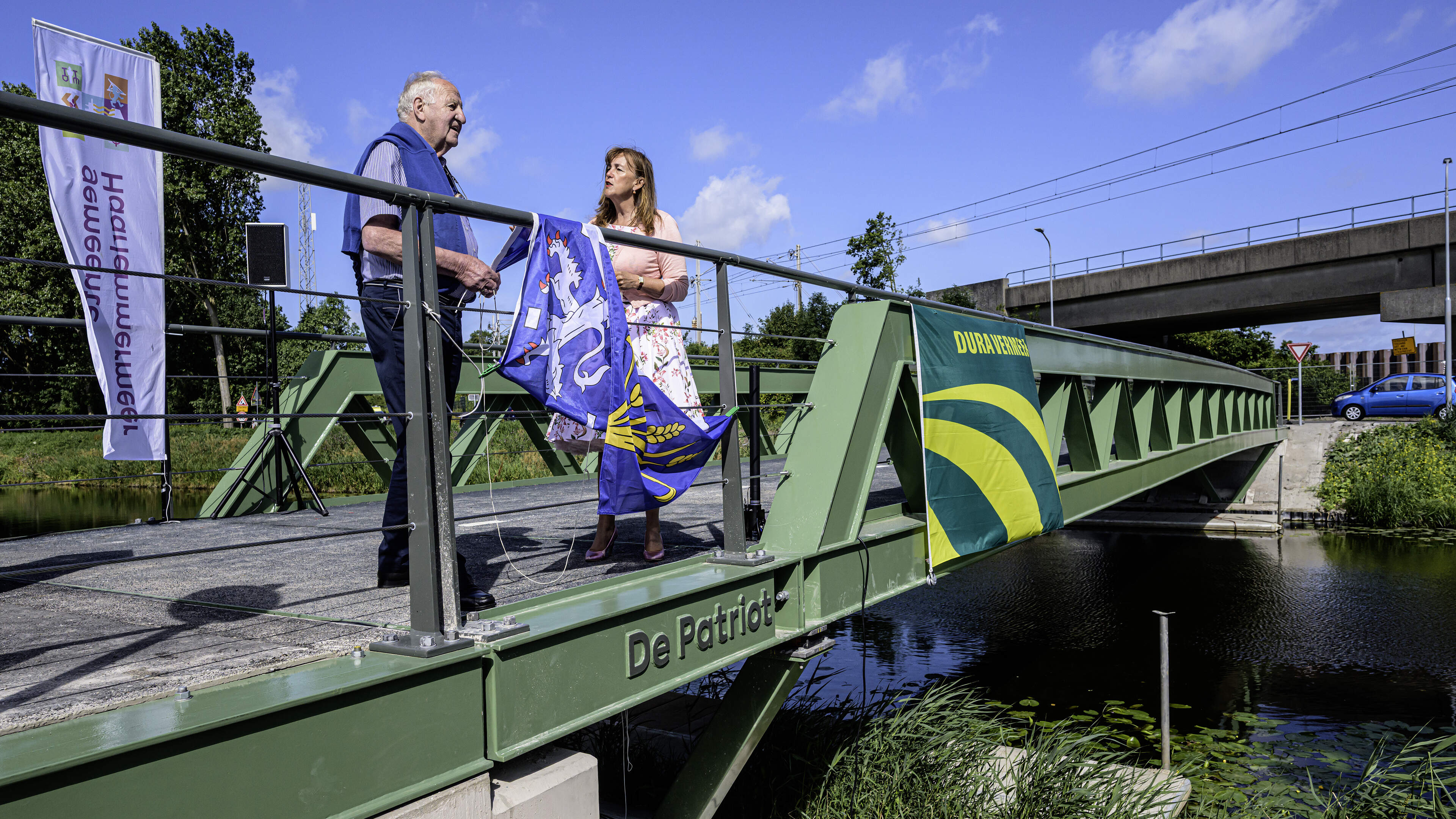 Opening of circular bicycle bridge 'De Patriot' near Abbenes, named after resistance group: 'A fitting tribute'