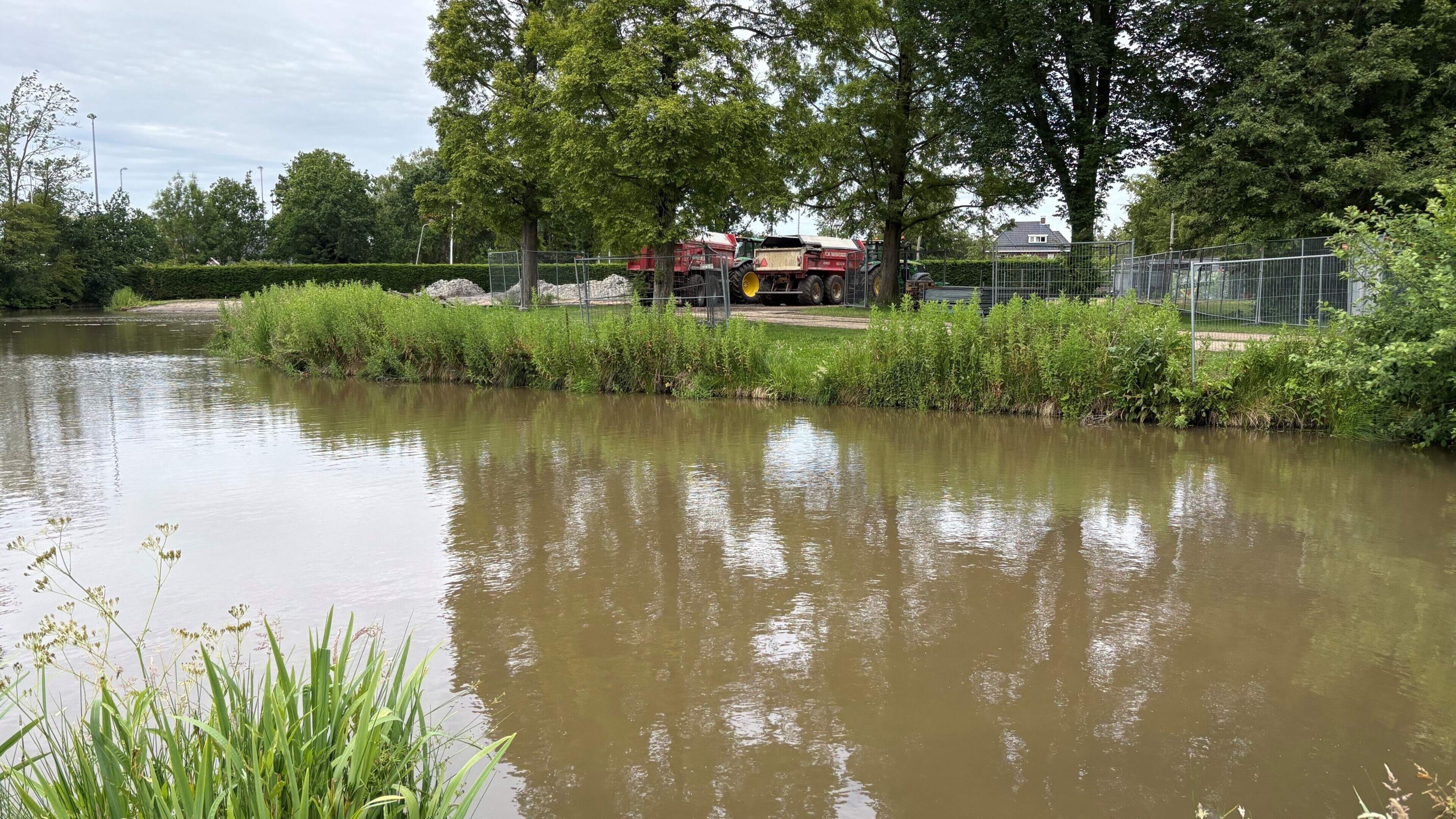 Pond in Hillegom's De Zanderij park enlarged for Ukrainian refugee housing expansion