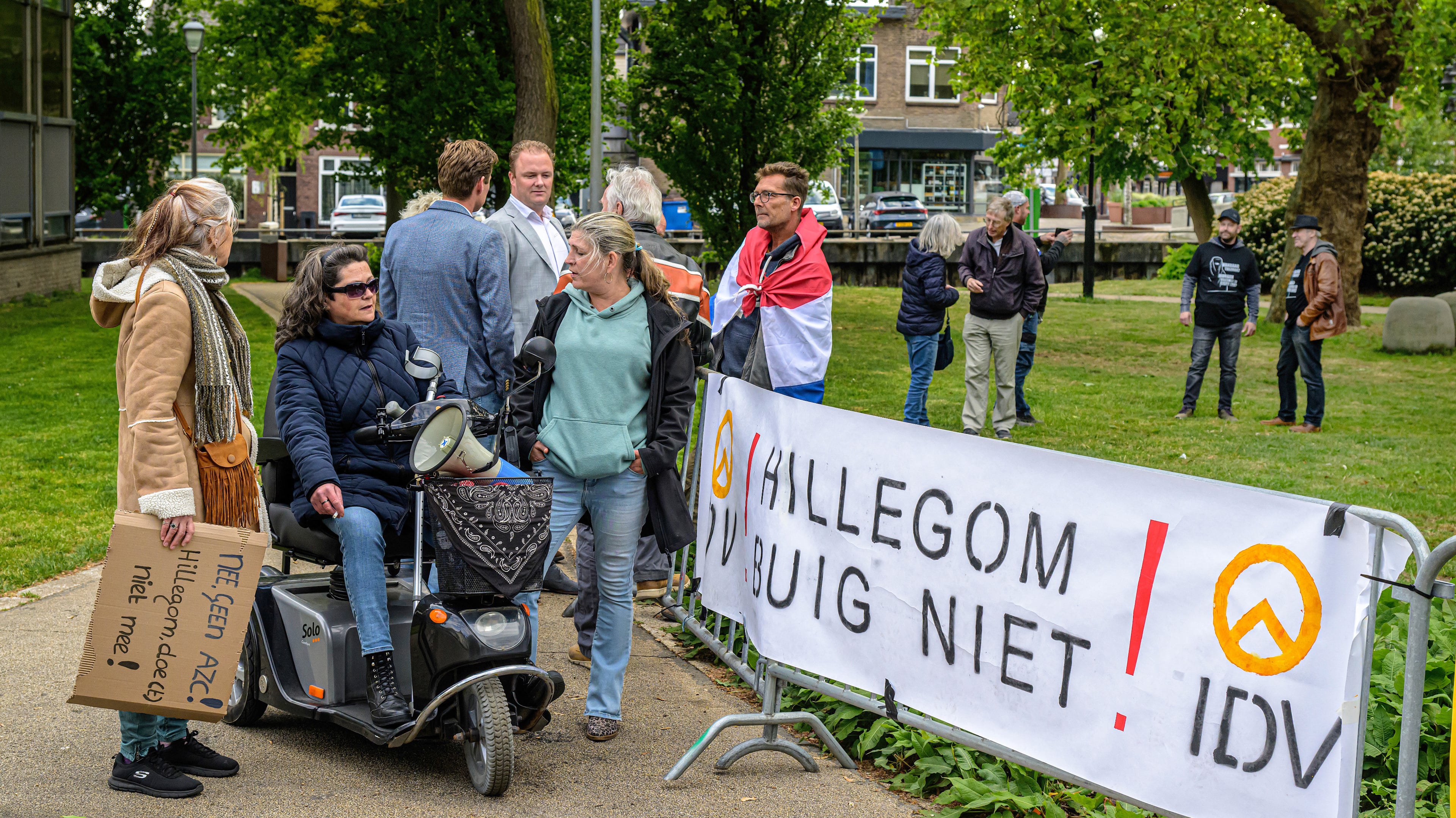 Asylum center protest in Hillegom remains peaceful: ‘People are against it, but no longer dare to protest’