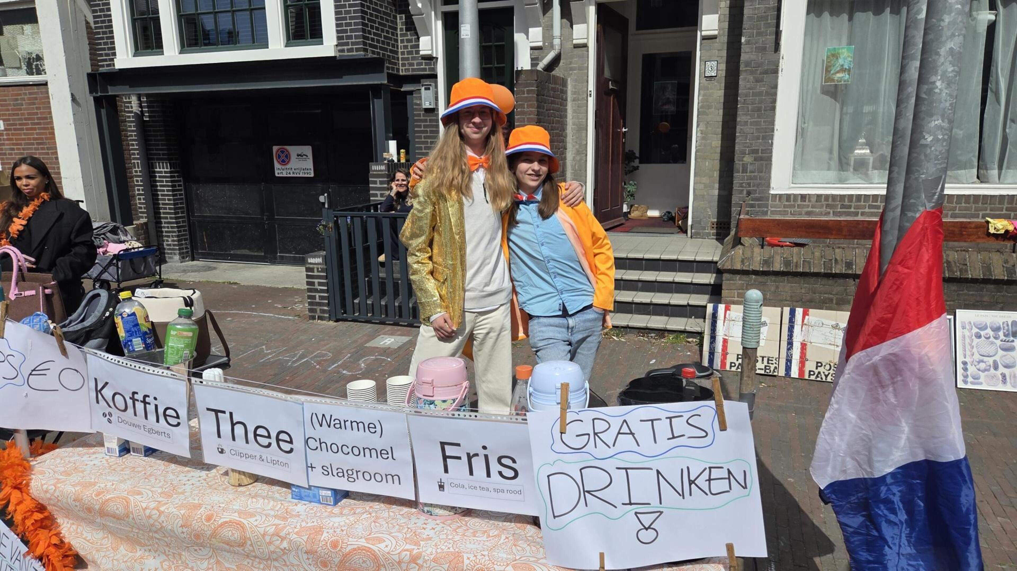 'You must pack up now!' Zandvoort teenagers nearly sent away from flea market for selling drinks