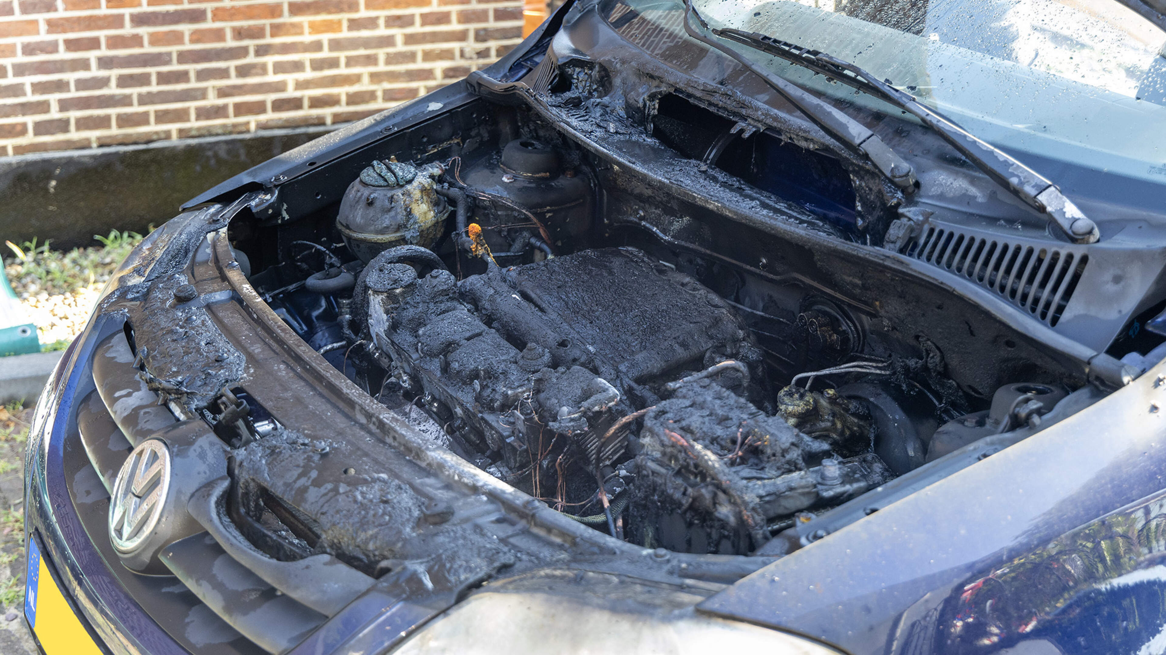 Automobilist ziet eigen auto in brand vliegen in Overveen: voertuig weggesleept