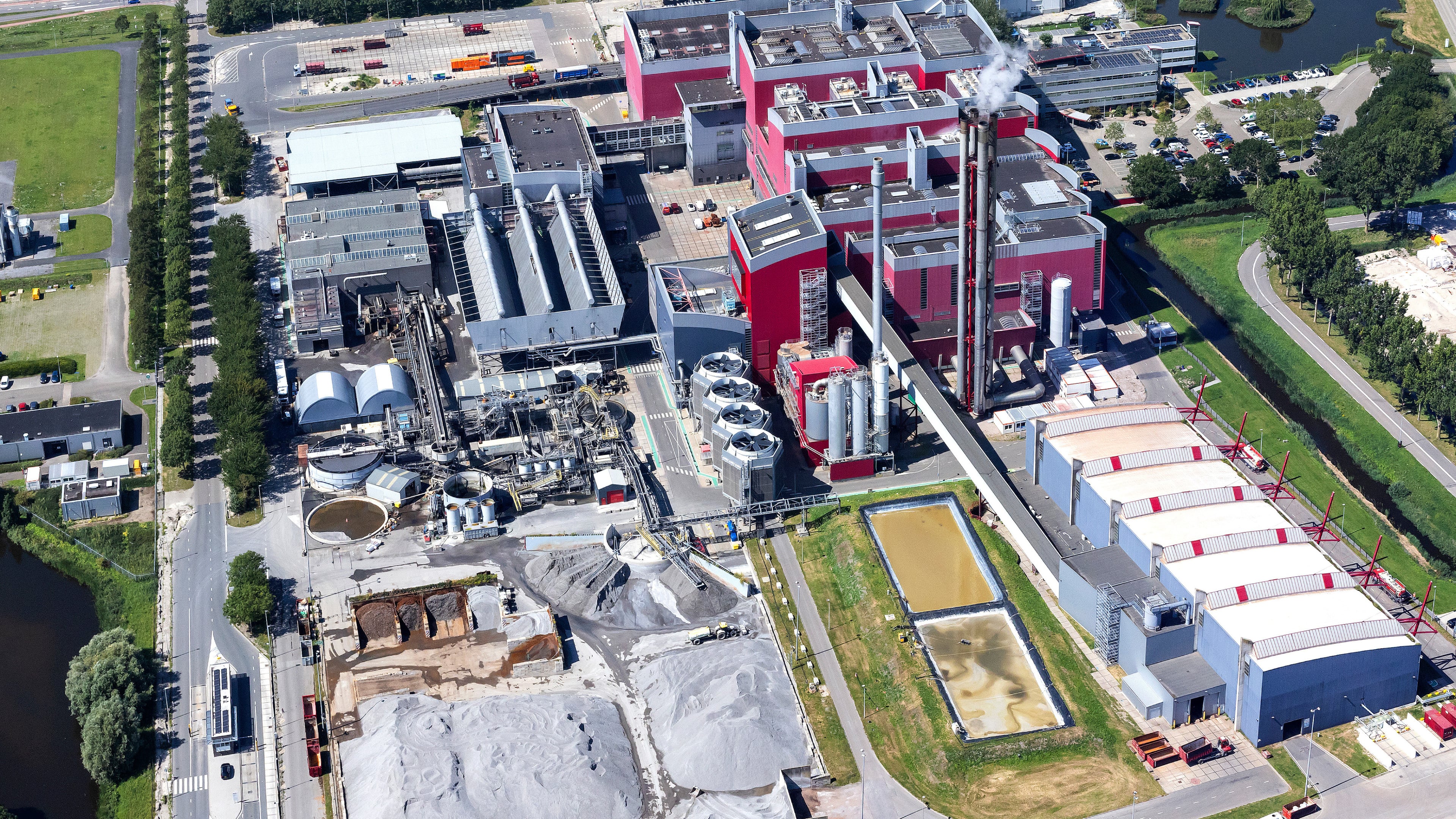 'Five hundred additional hectares for industrial land'. Businesses north of the North Sea Canal want to grow