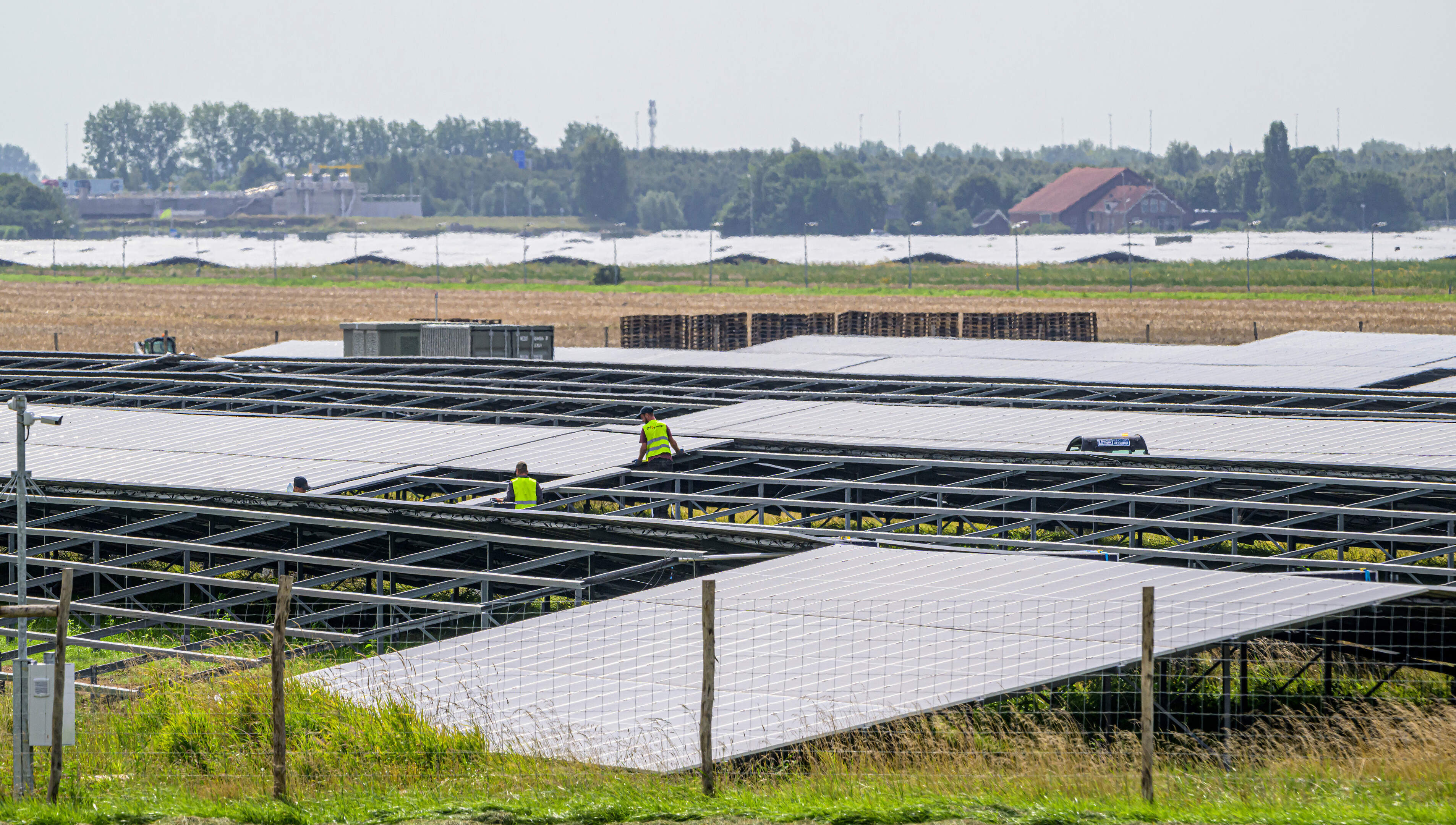 Solar farms in Haarlemmermeer allowed to stay five years longer