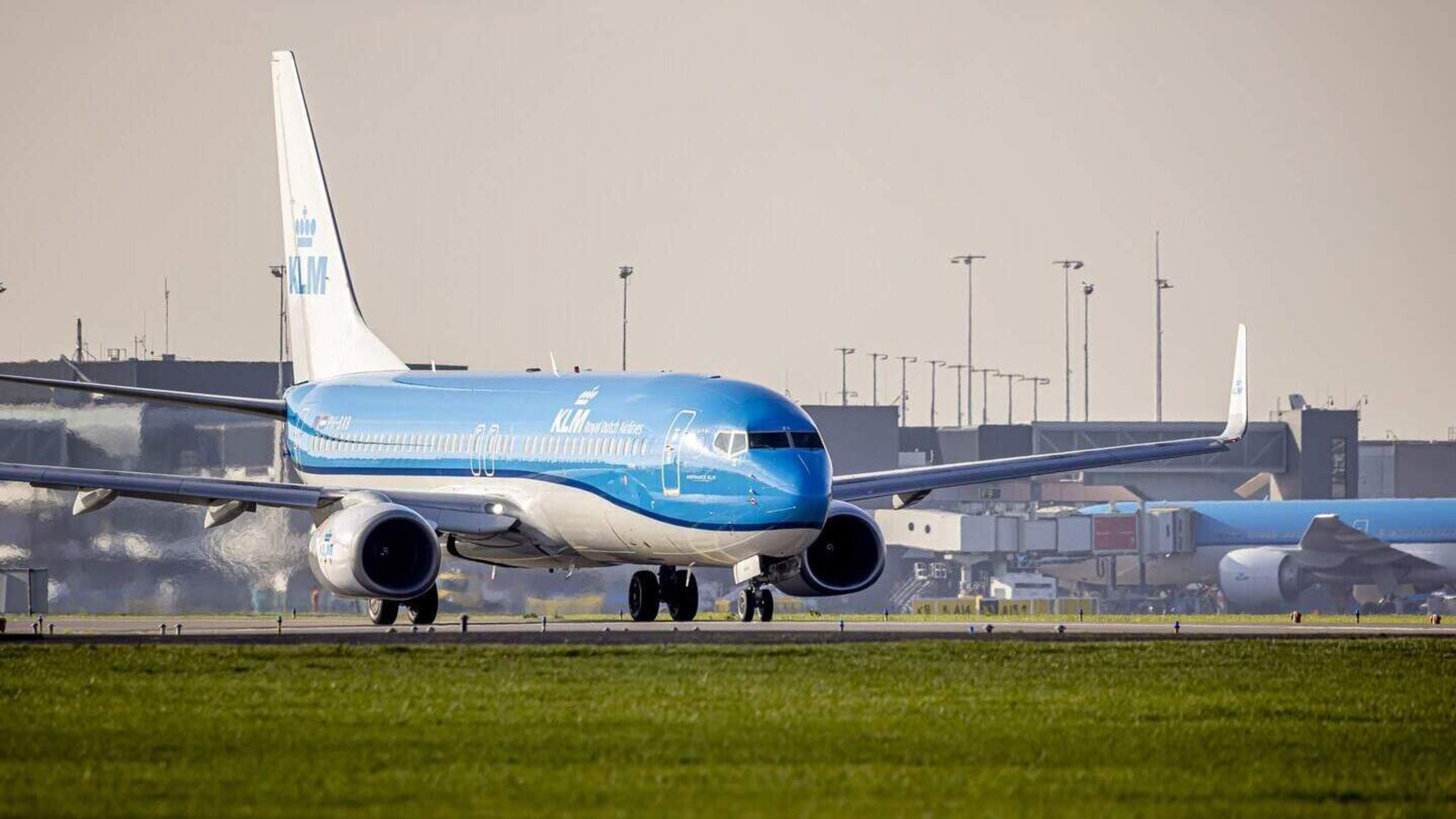 Two KLM planes collide at Schiphol, no injuries