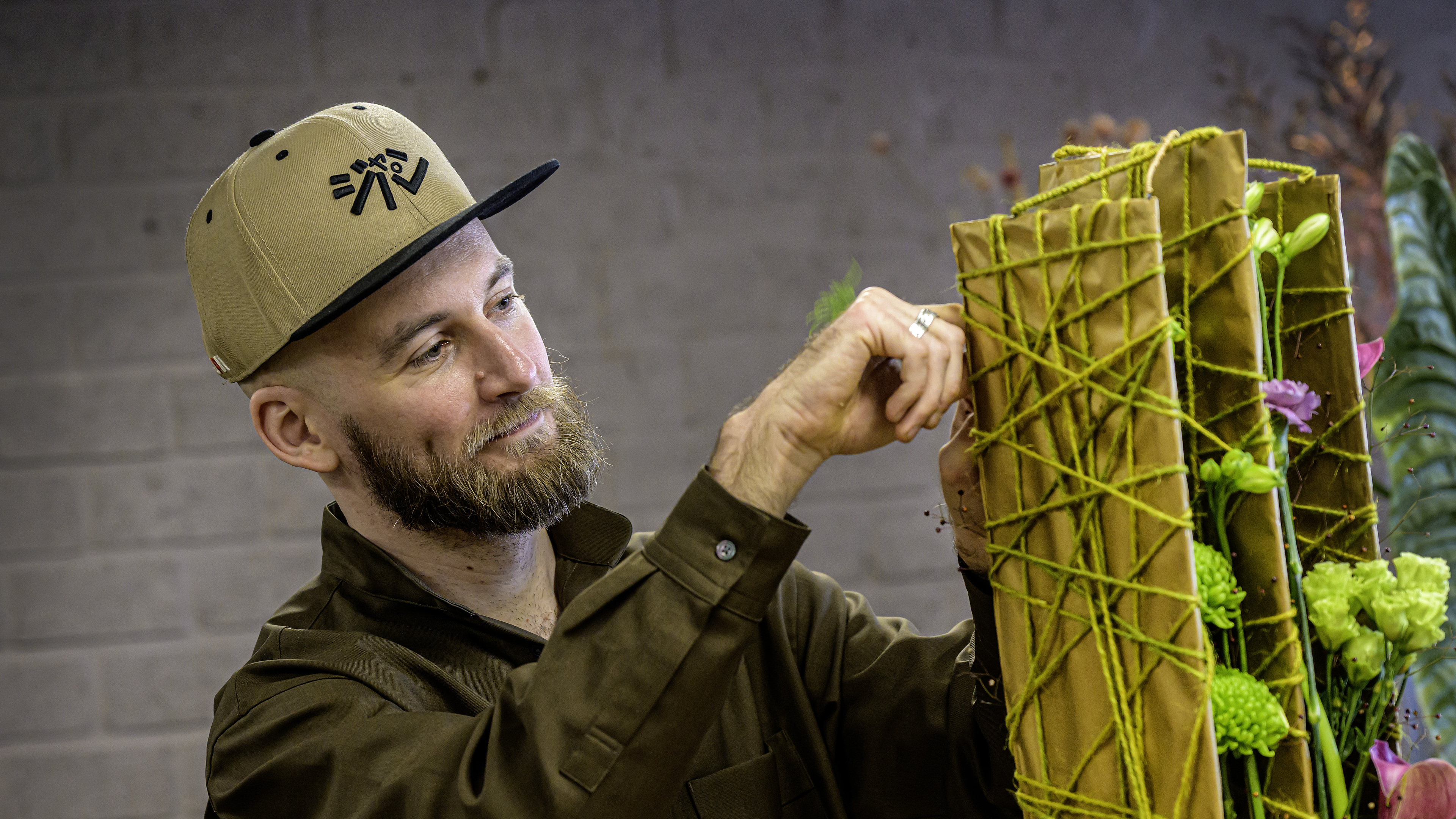 Mike (35) competes in flower arranging championship: 'I train intensively with fellow florists'