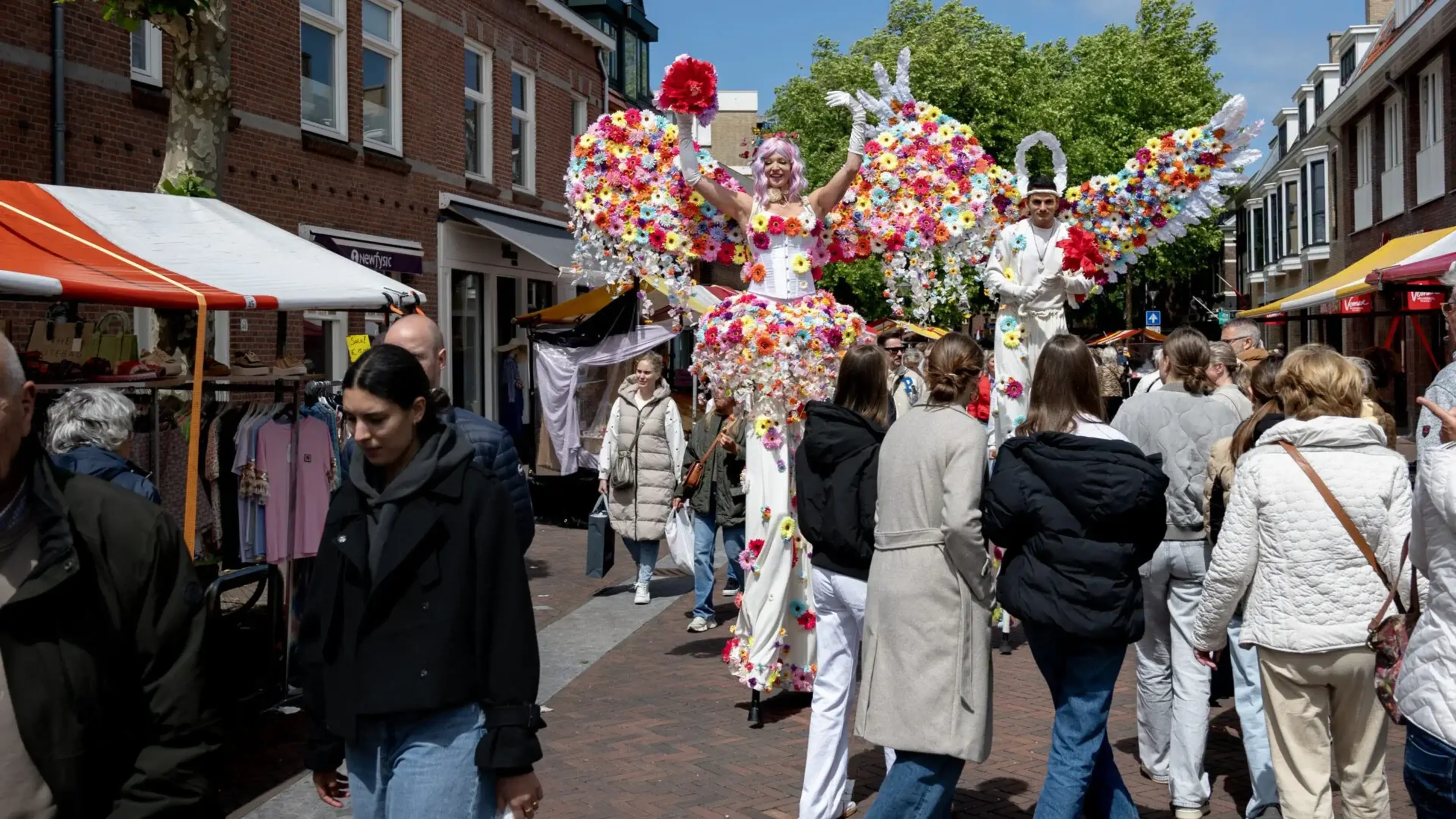 Shops and restaurants in Heemstede center open doors during Spring Fair