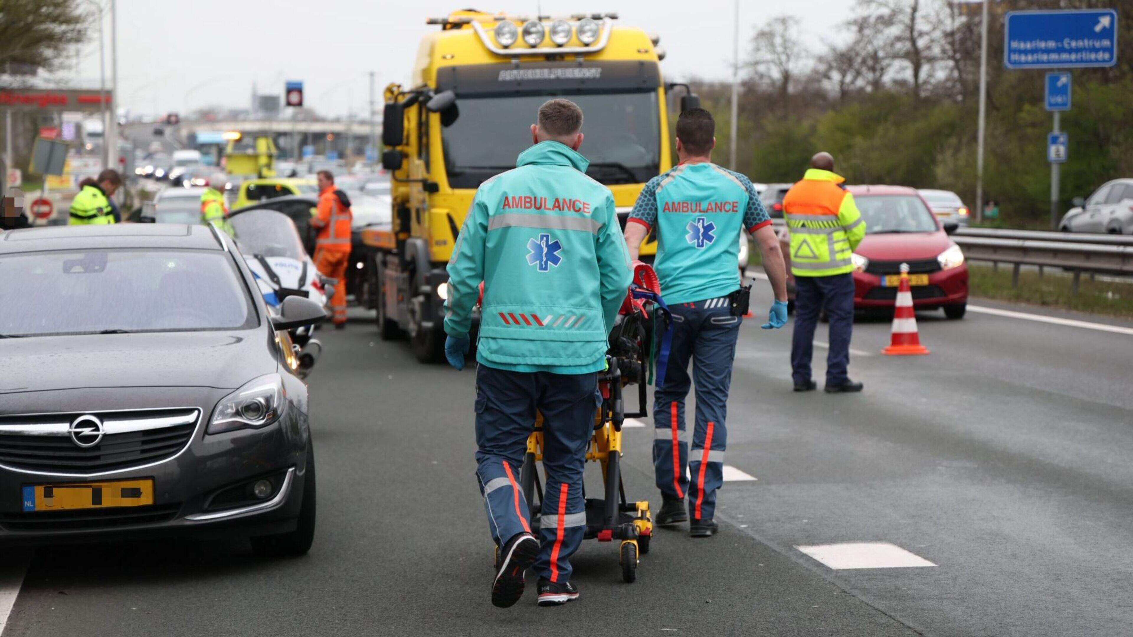 Person injured in three-car crash on A200 near Haarlem