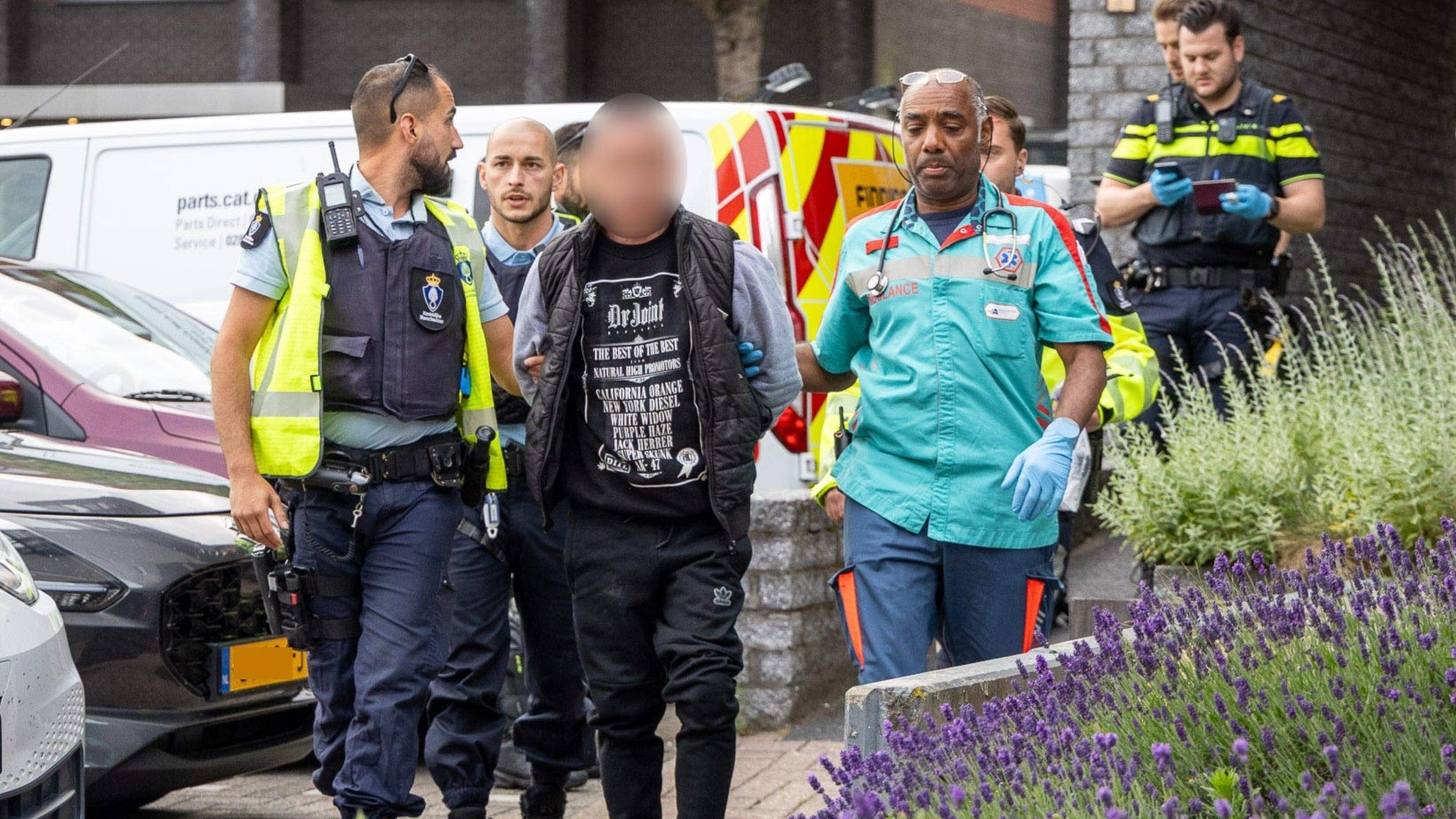 Gewonde automobilist neemt de benen na eenzijdig ongeval op A4 bij Hoofddorp en wordt aangehouden
