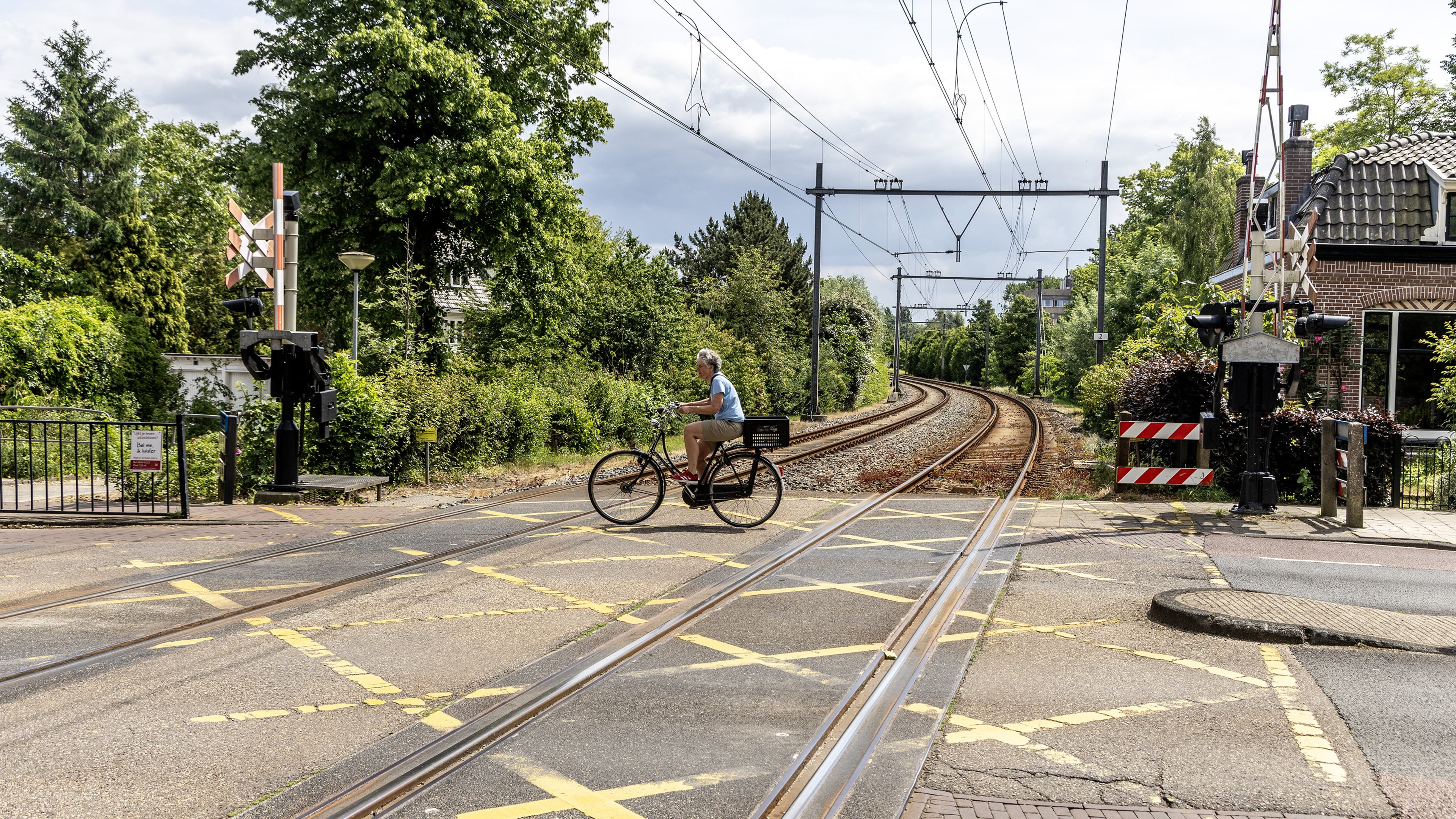 Railway embankment between Haarlem and Overveen no longer meets standards. No trains for three weeks this autumn for refurbishment