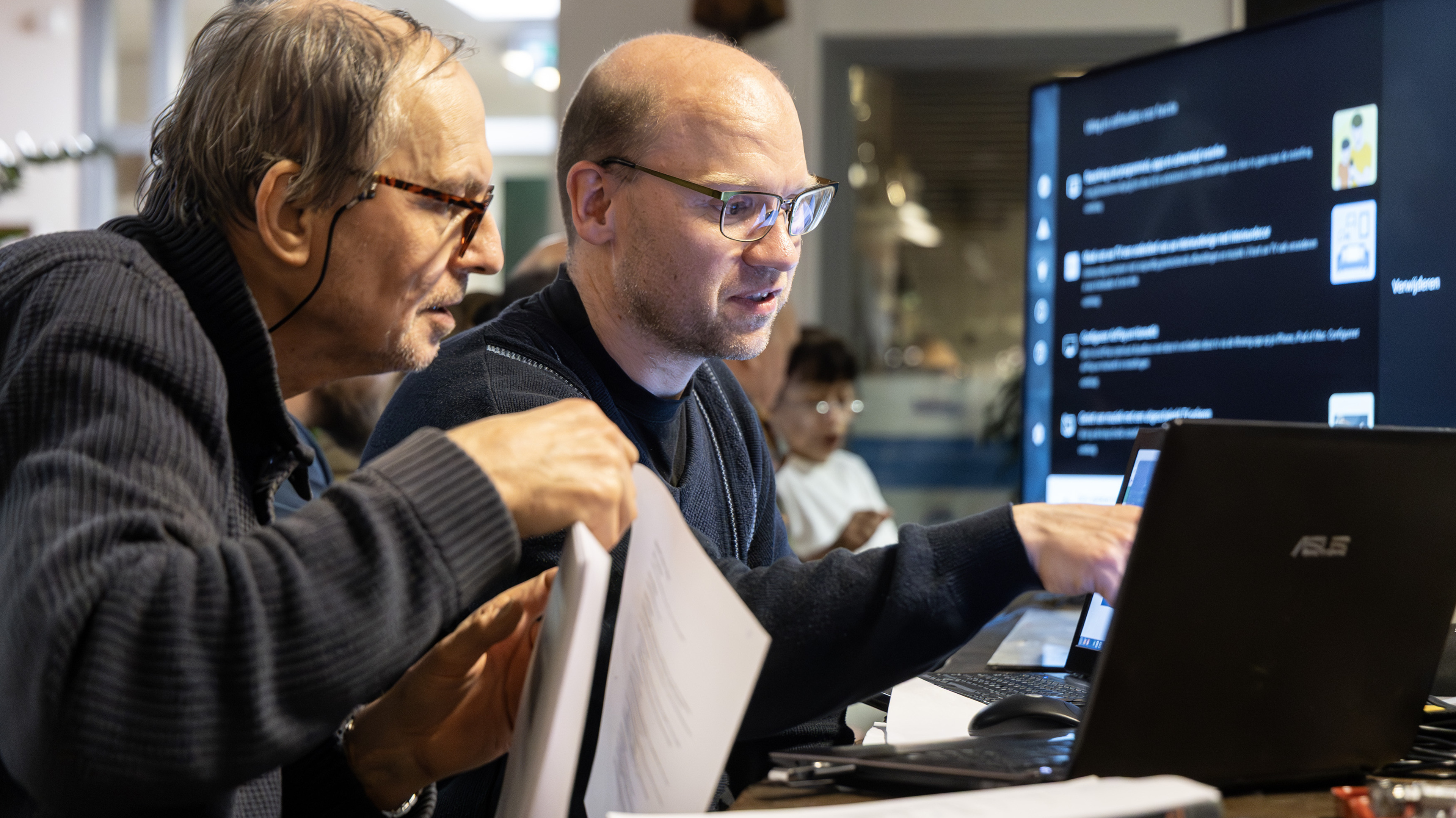 Cedric (47) from Haarlem breathes new life into old laptops for people who cannot afford new ones