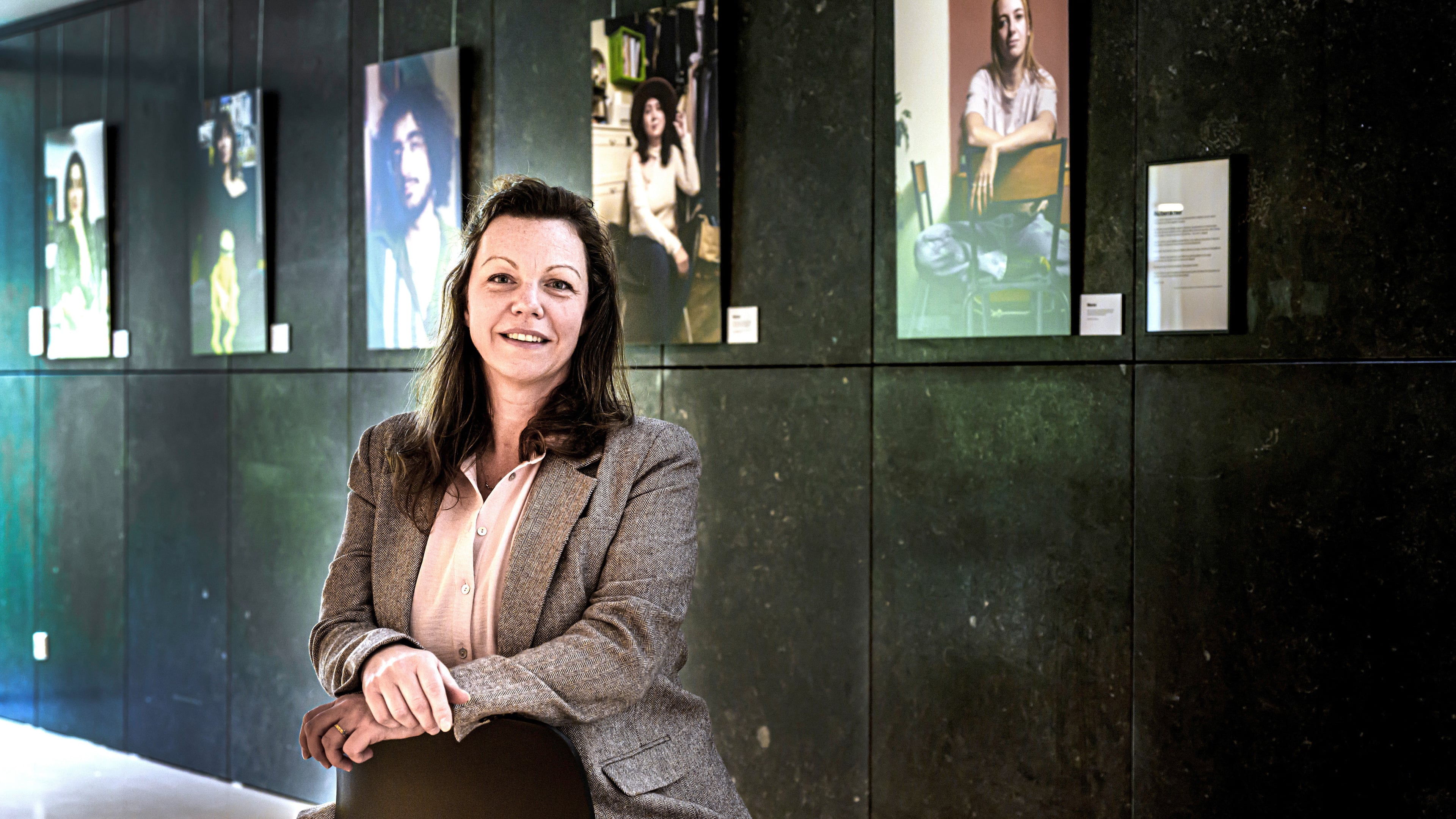 Mostly emergency seekers, status holders and students in Oldenhove, but Joyce Goverde captures the stories behind these stereotypical labels in new exhibition