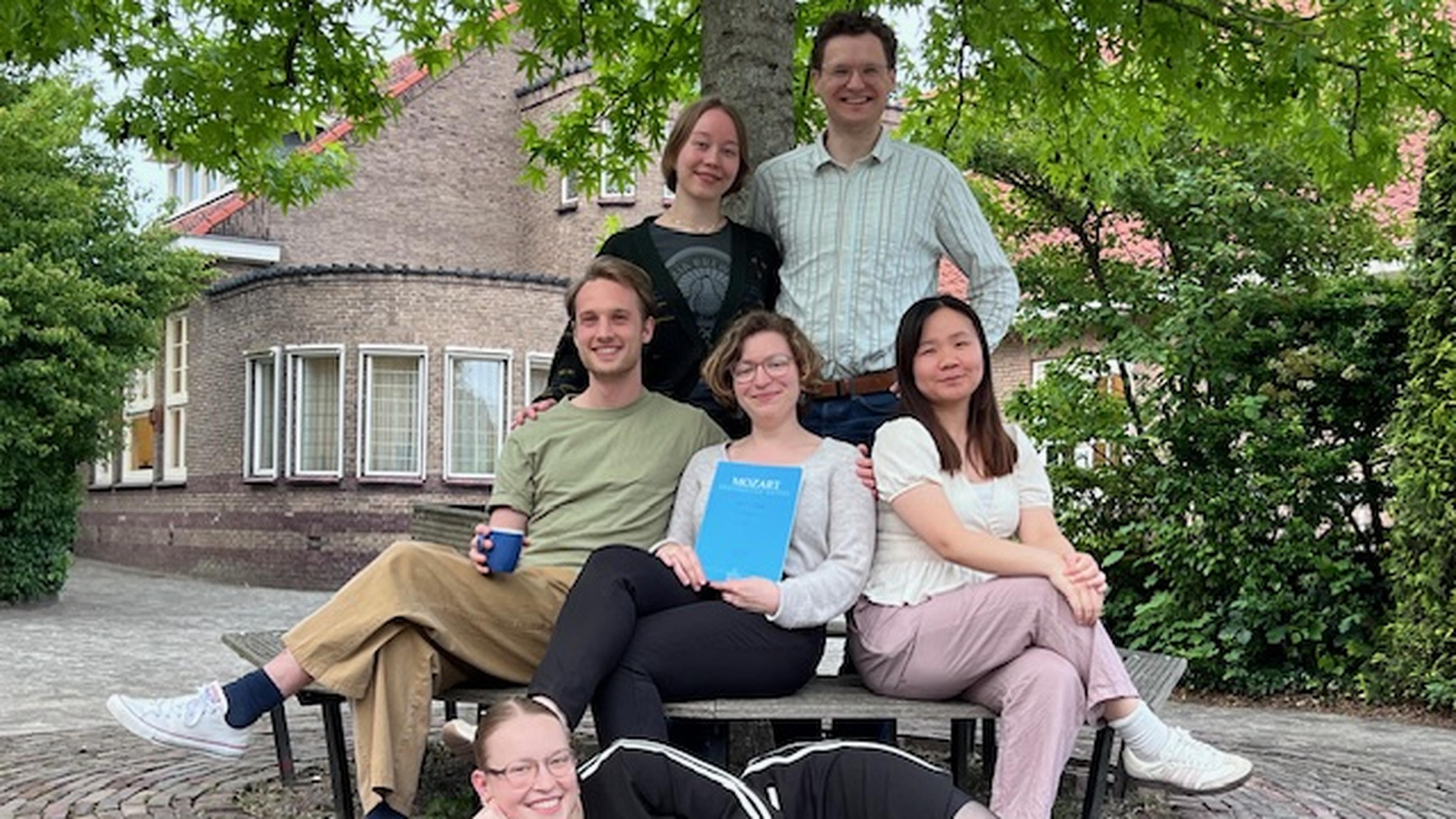 Mozarts Zauberflöte als familievoorstelling met vertellers in Ruïne van Brederode in Santpoort-Zuid