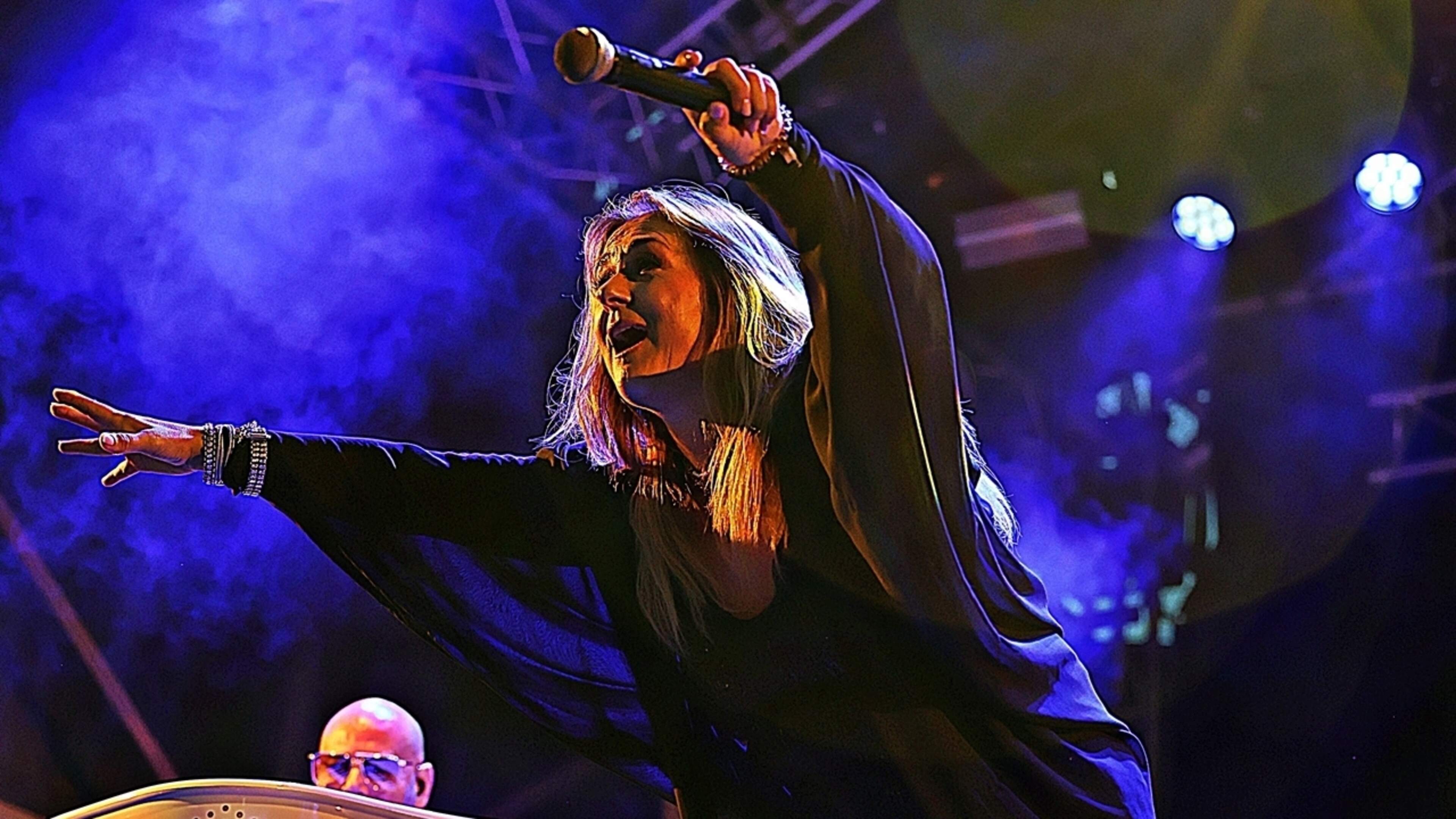 First Haarlem sing-along: charity sing-along party at Café Studio