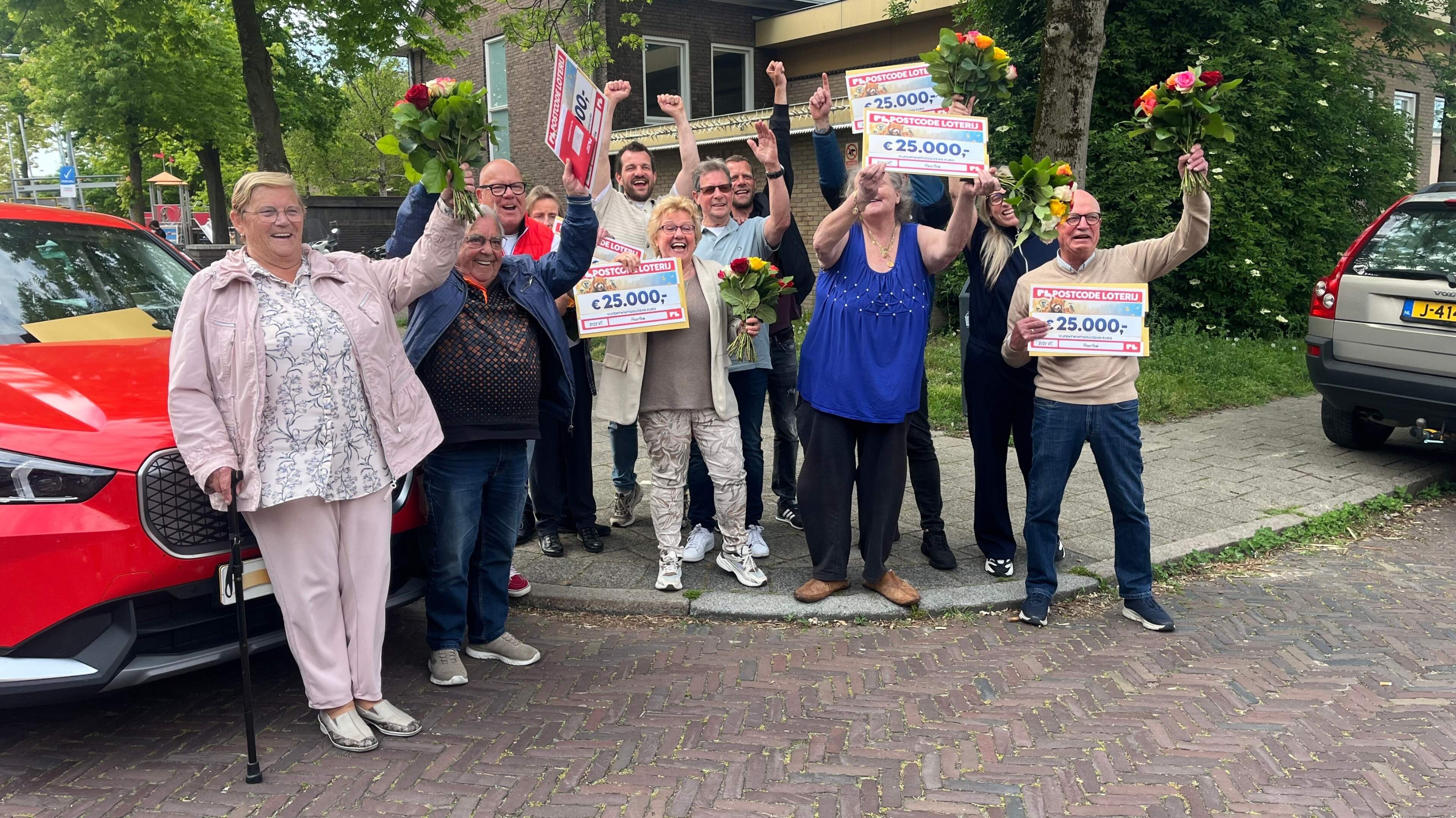 Seven Haarlem residents in Weltevredenstraat win 25,000 euros in Postcode Lottery: 'No holding back now'