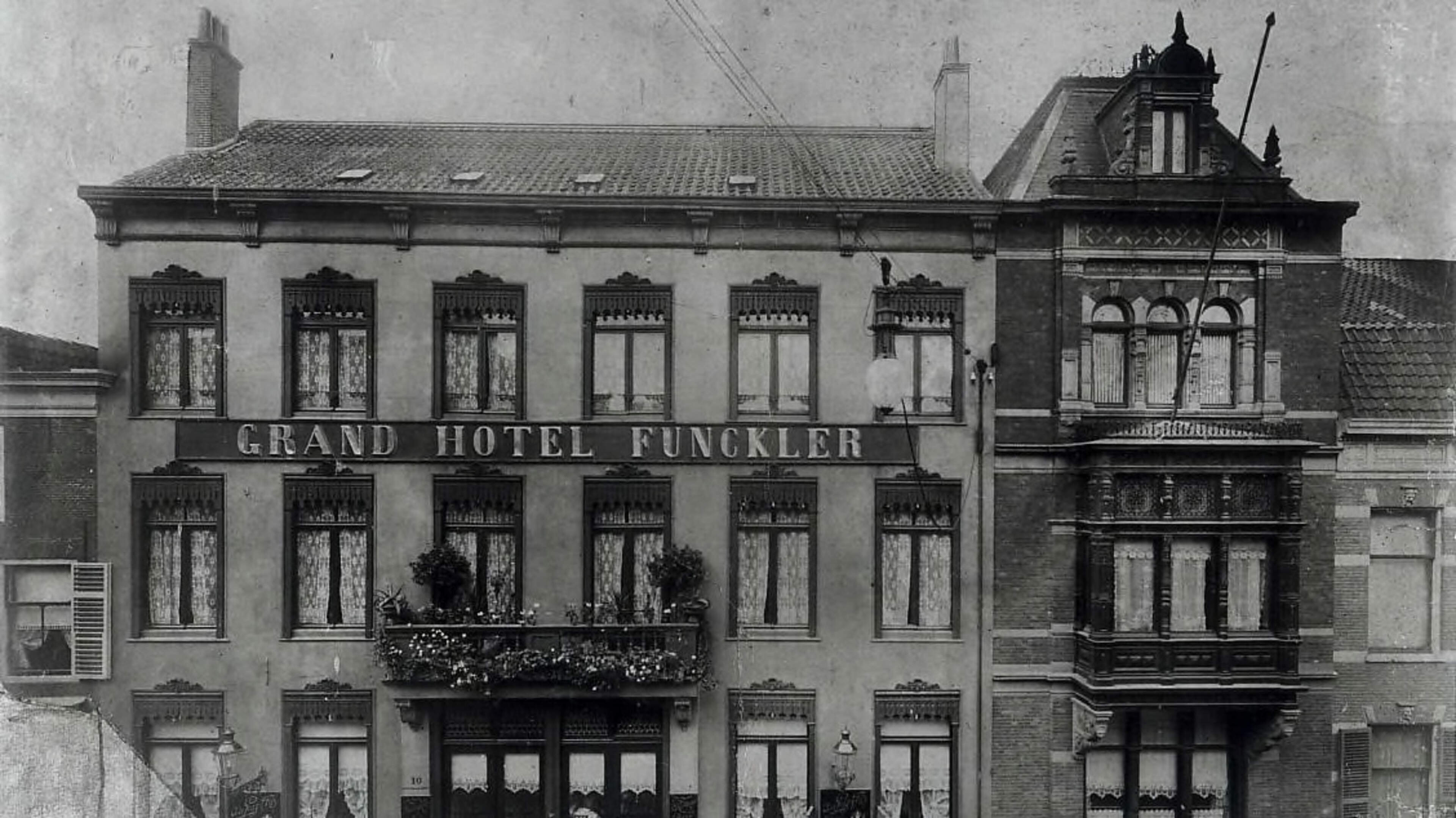 Where the Albert Heijn on Kruisstraat is now, queens and presidents once stayed