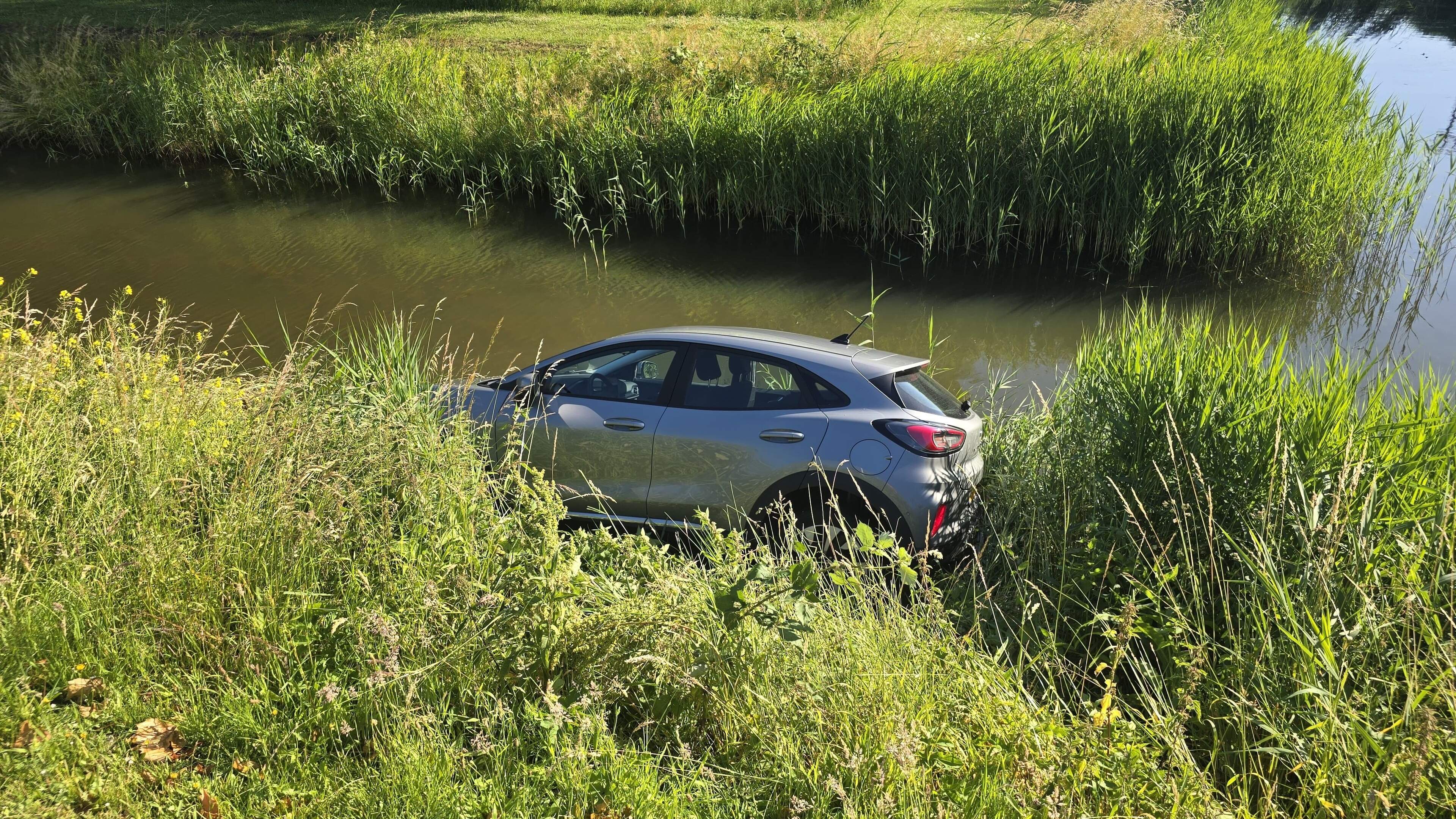 Car ends up in ditch after collision with taxi in Badhoevedorp
