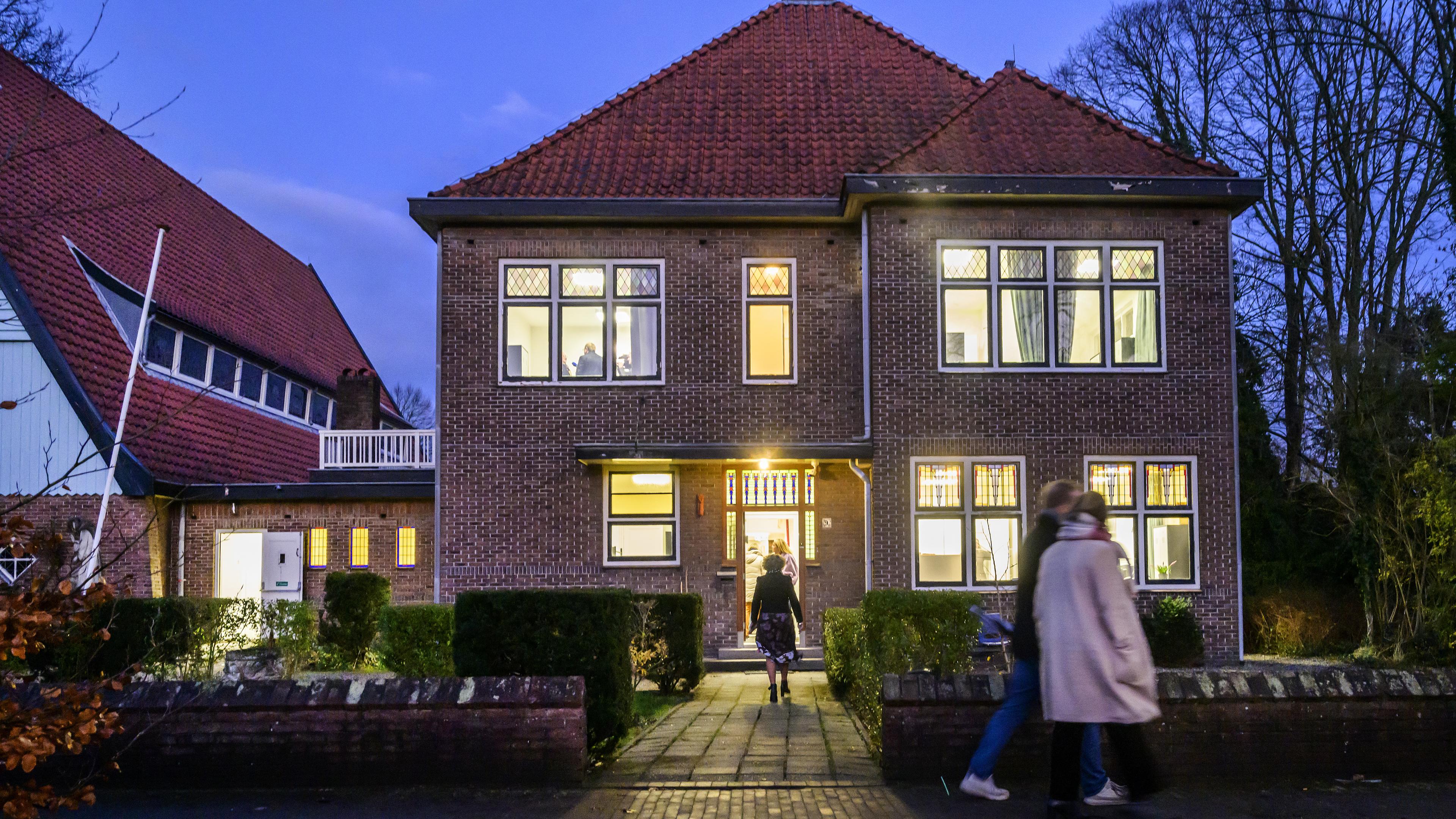 Bloemendaal moet nog steeds 150 plekken voor asielzoekers vinden. Overlast van jonge asielzoekers in