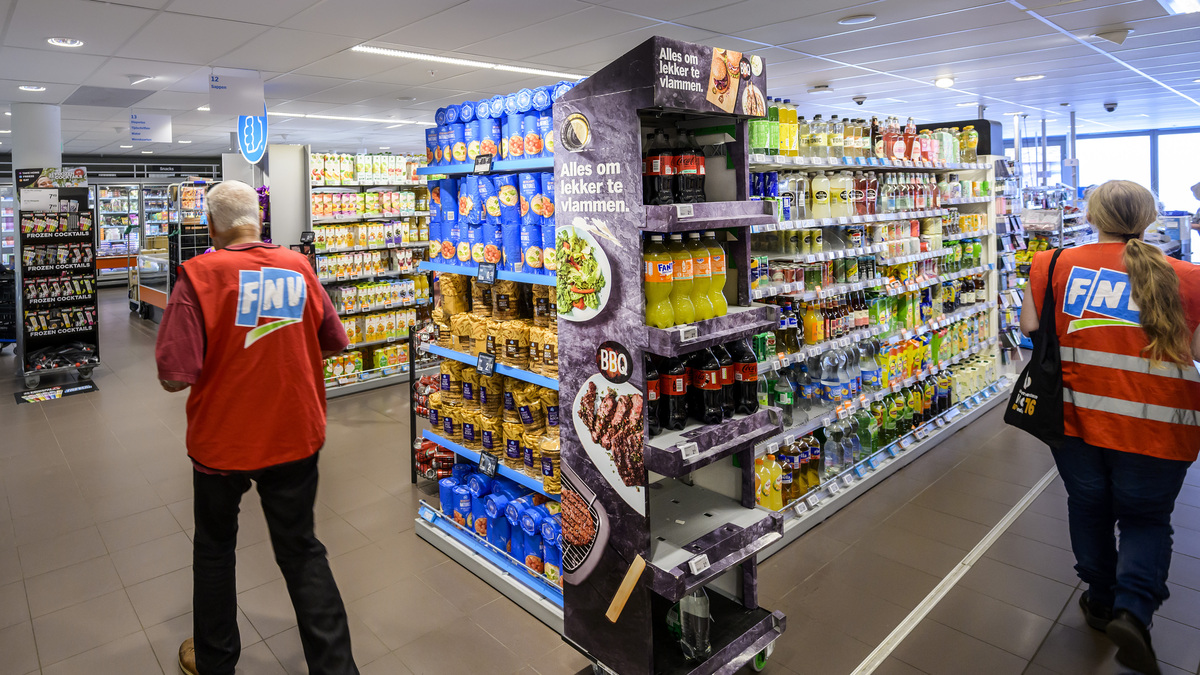 FNV voert actie: ‘Ik verdien 9,50 euro per uur bij de supermarkt, dat