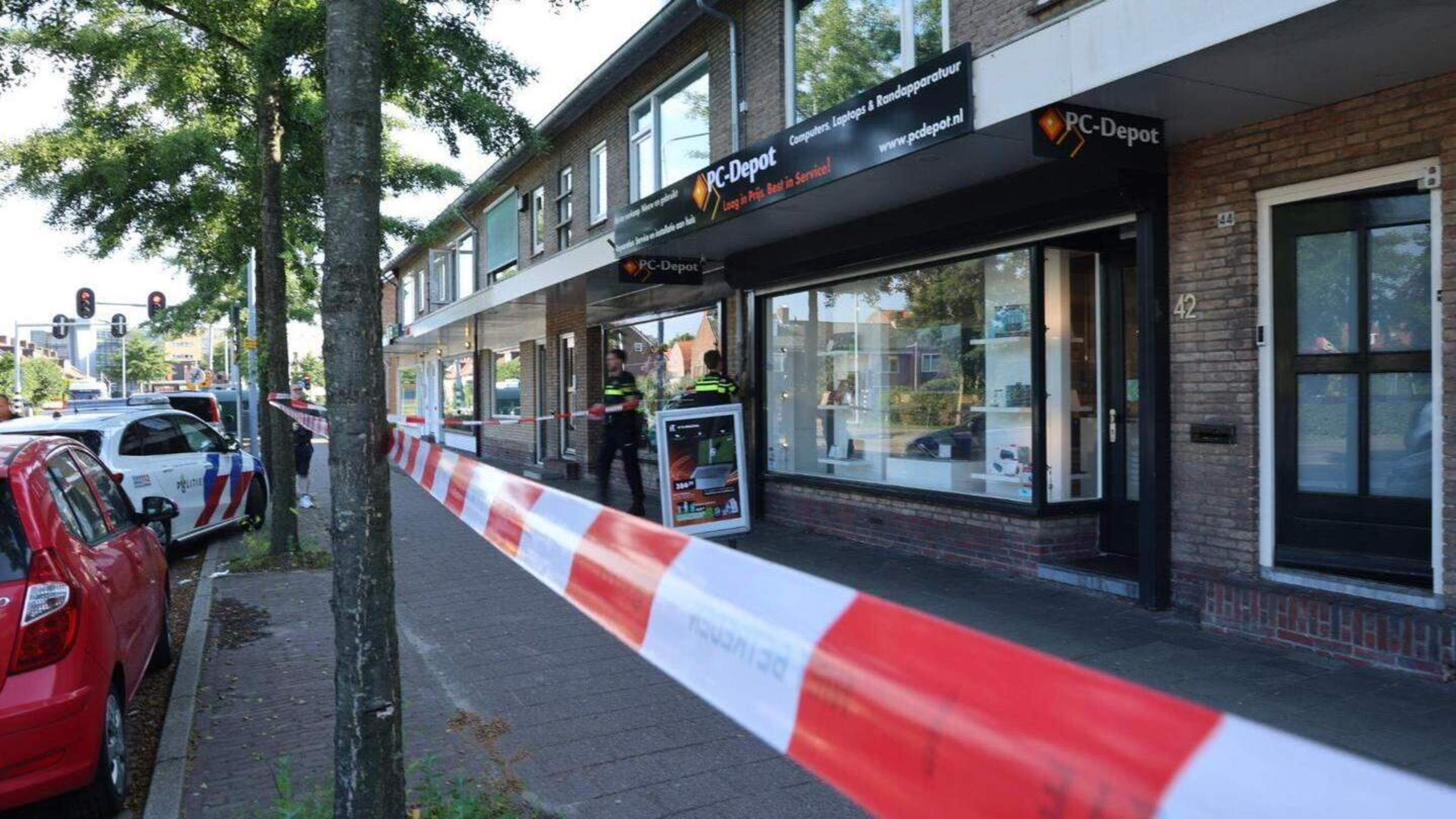 Verdachte (23) van straatroven en overval in Zwanenburg en Halfweg beweert gestolen horloge te hebbe