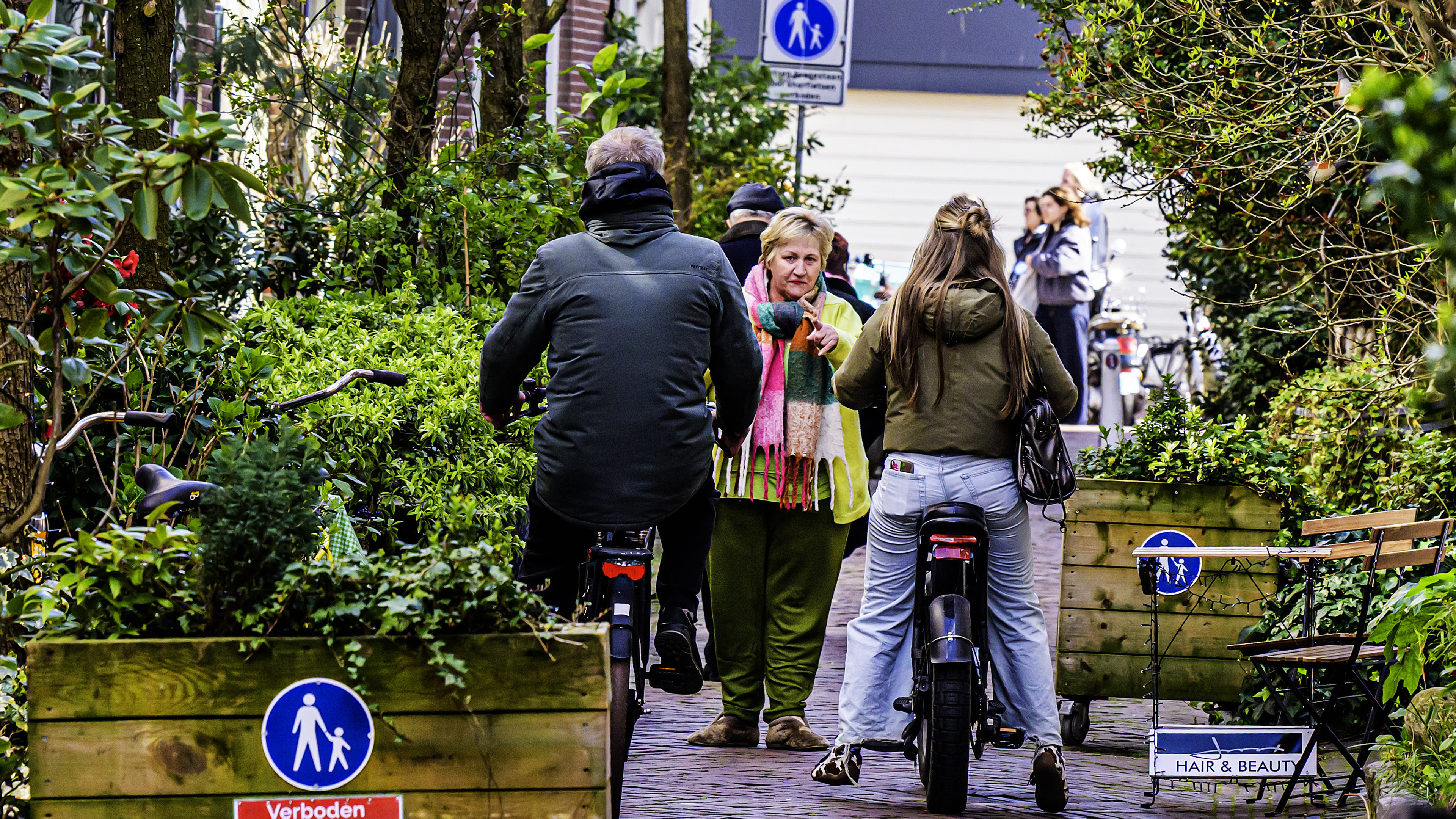Many cyclists dismount and walk through Korte Houtstraat: 'I don't feel like an argument every time'