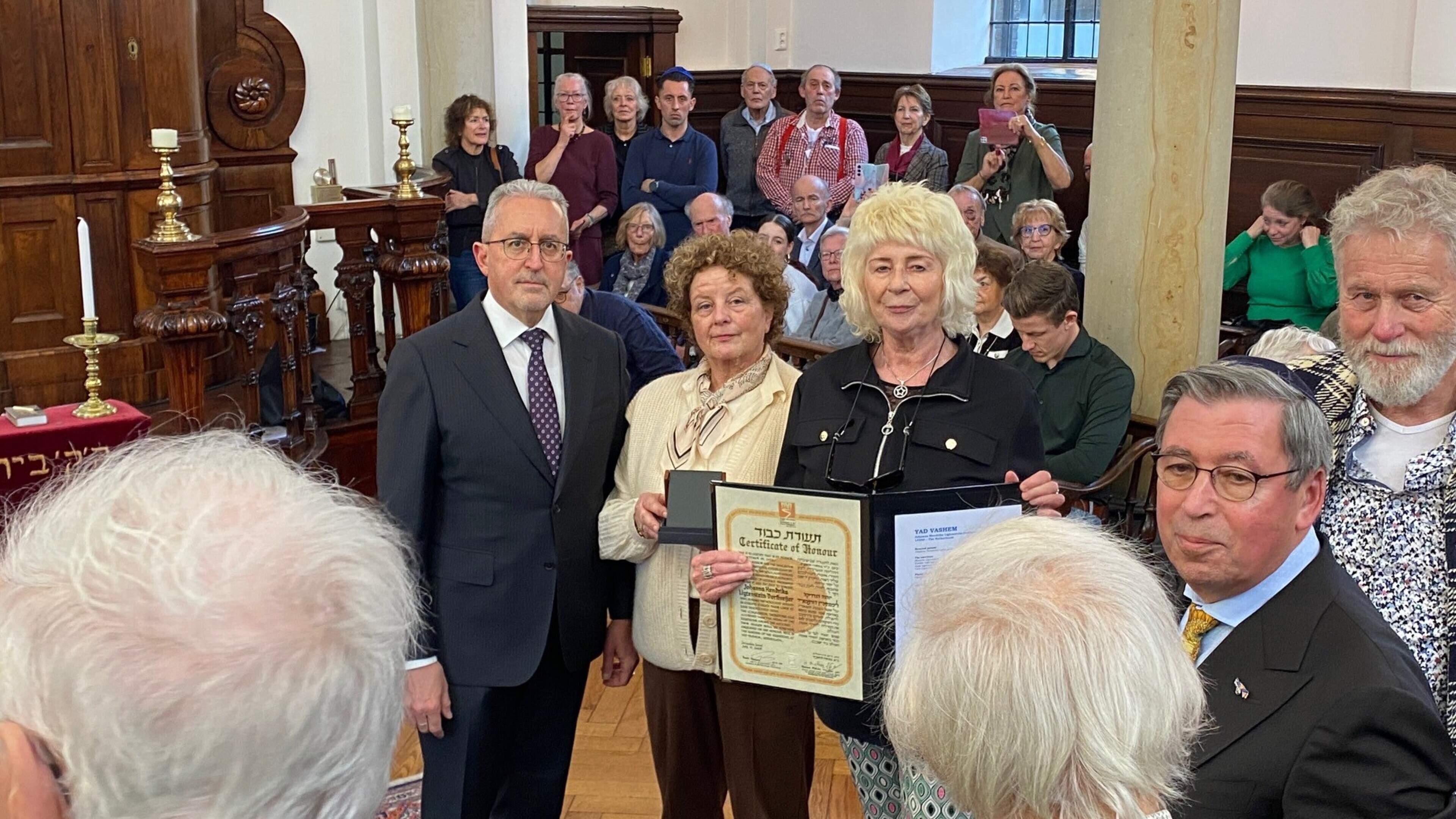 Yad Vashem posthumously honors heroic Haarlem family; Jewish relatives survived the war