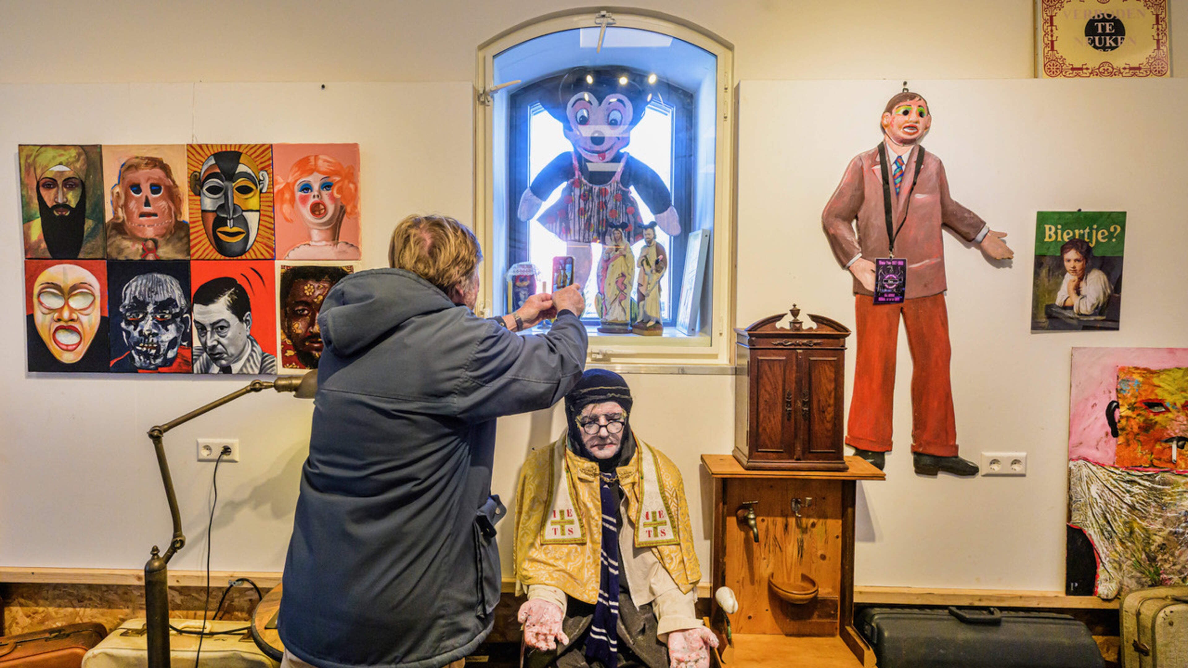 Pa's Furniture Show in the Slaughterhouse: As if time stood still