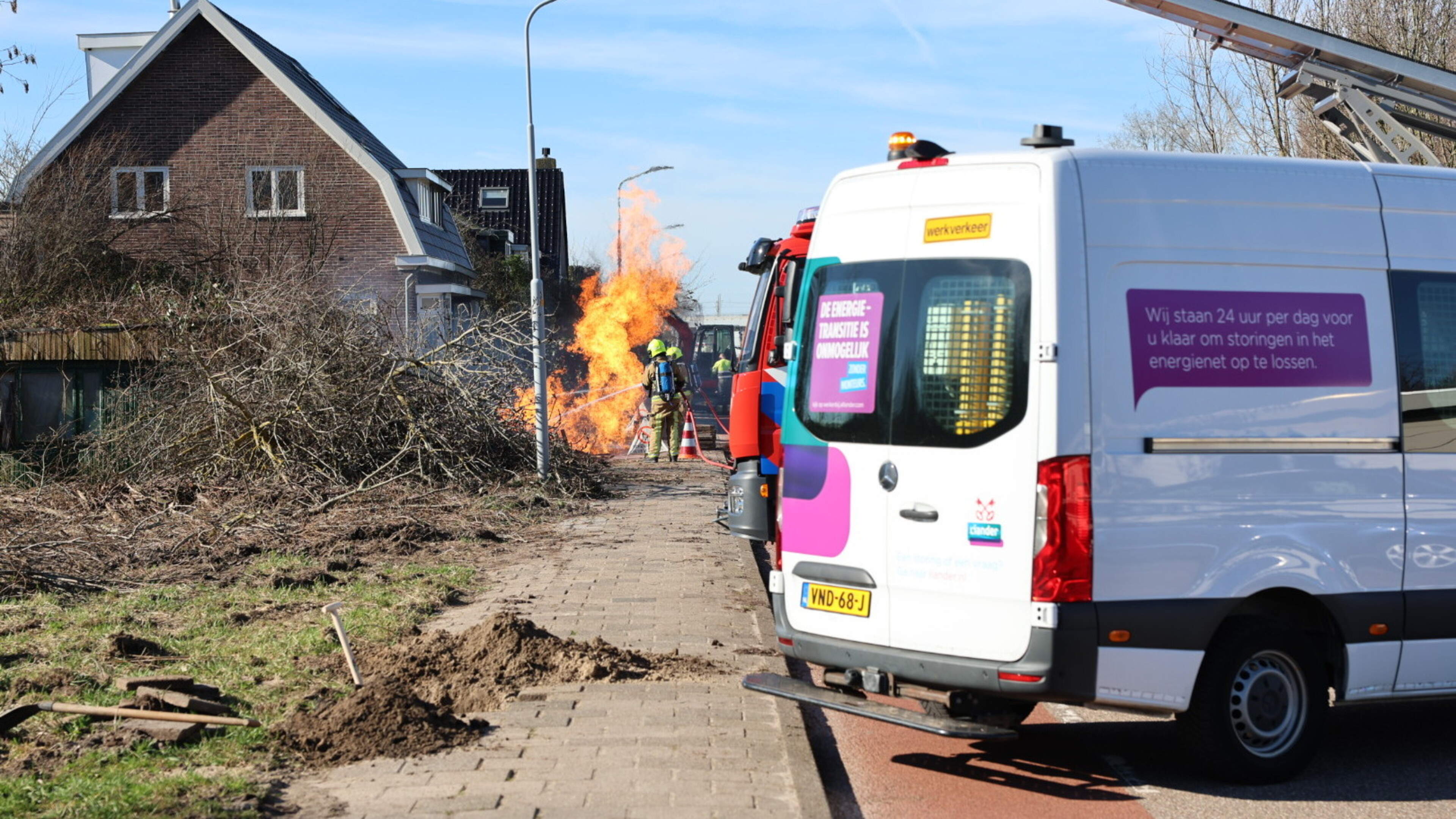 Gas pipeline on fire in Badhoevedorp, flames meters high